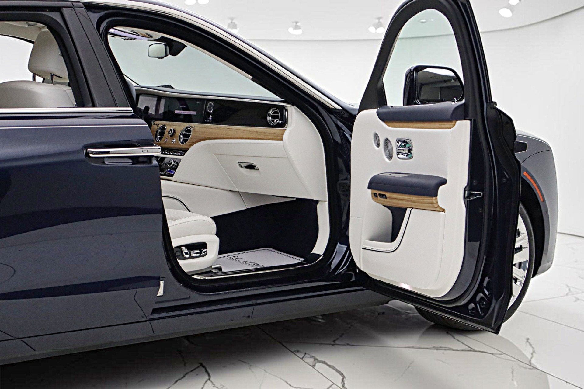 2025 Rolls-Royce Ghost /LEASE OPTIONS AVAILABLE