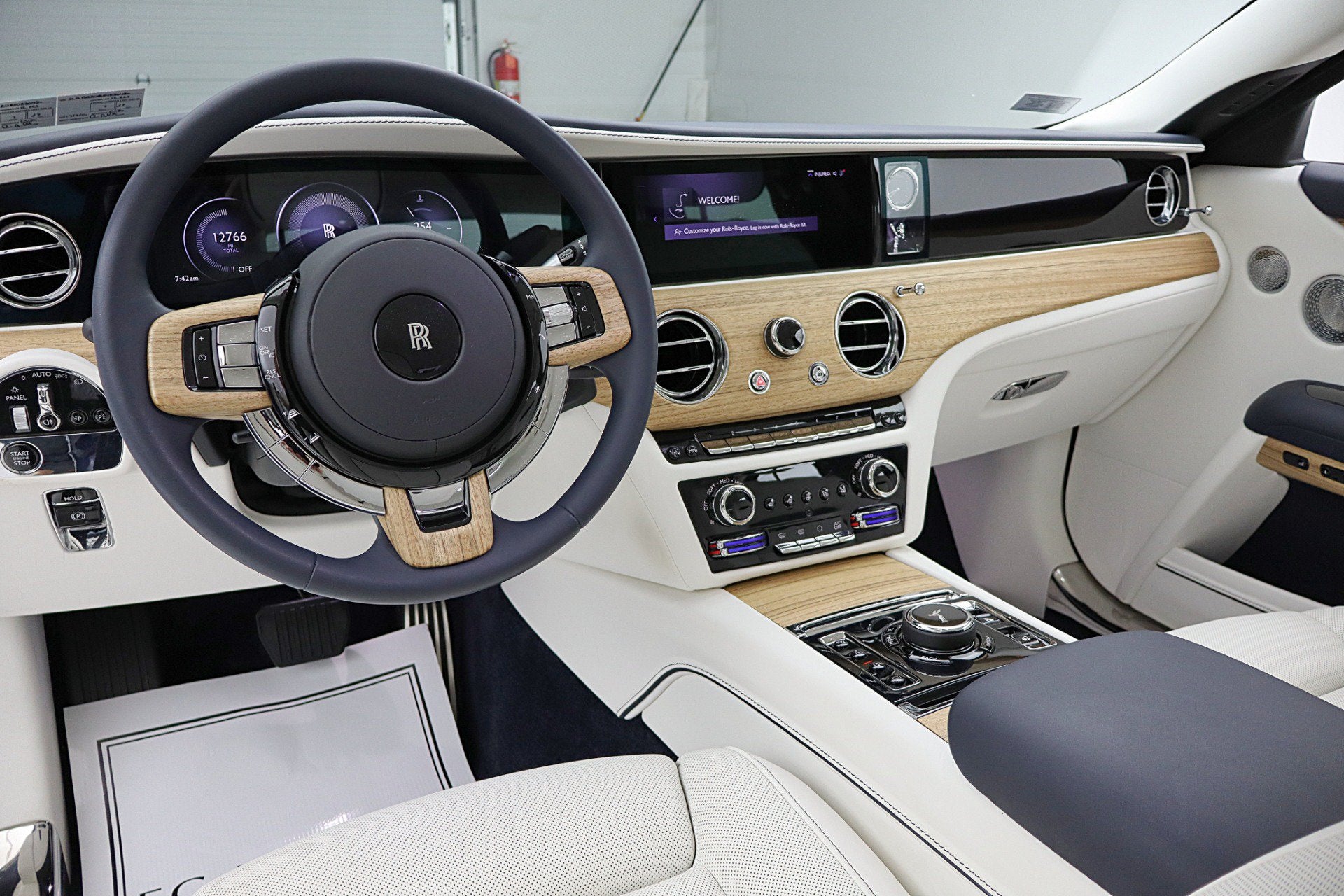 2025 Rolls-Royce Ghost /LEASE OPTIONS AVAILABLE