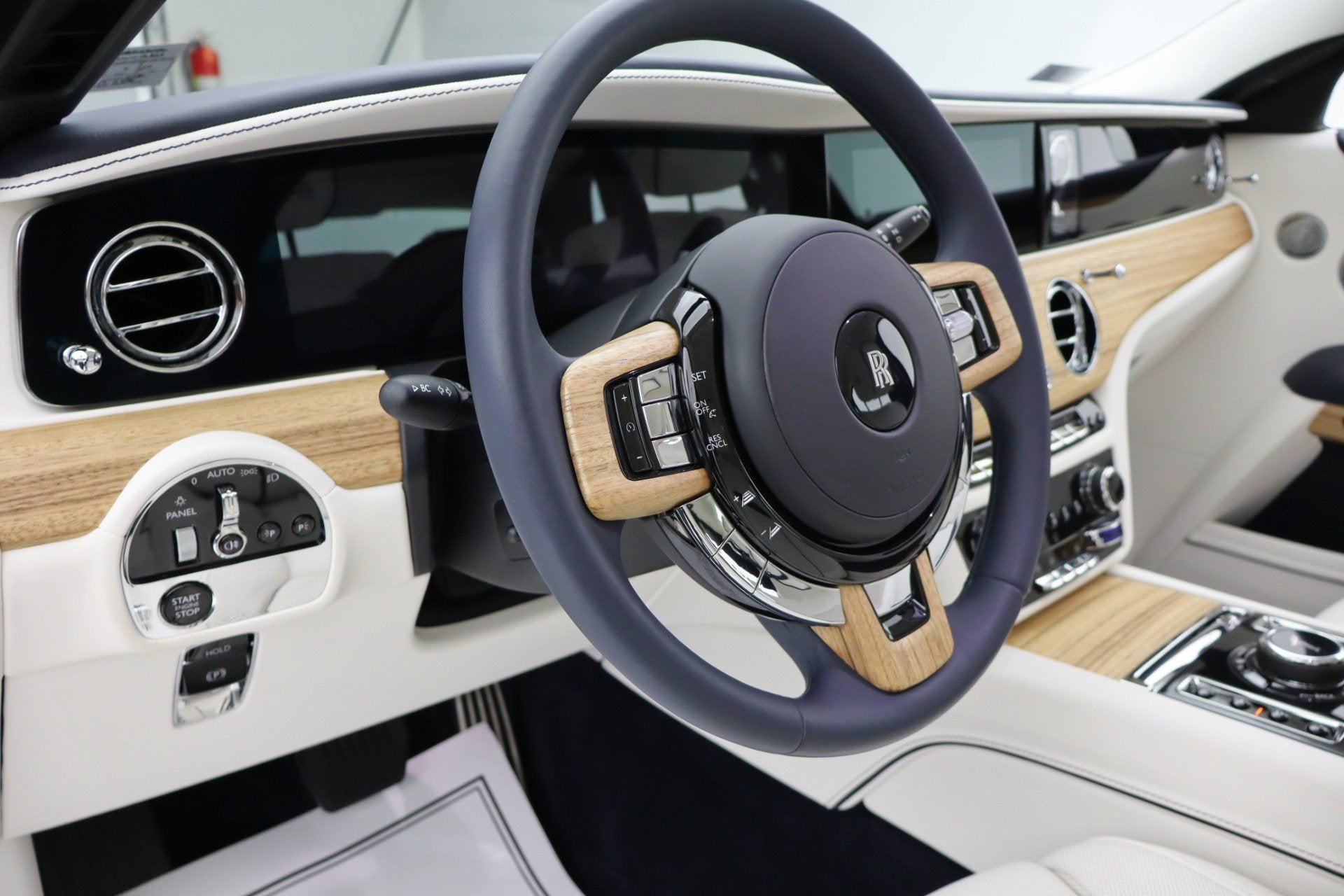 2025 Rolls-Royce Ghost /LEASE OPTIONS AVAILABLE