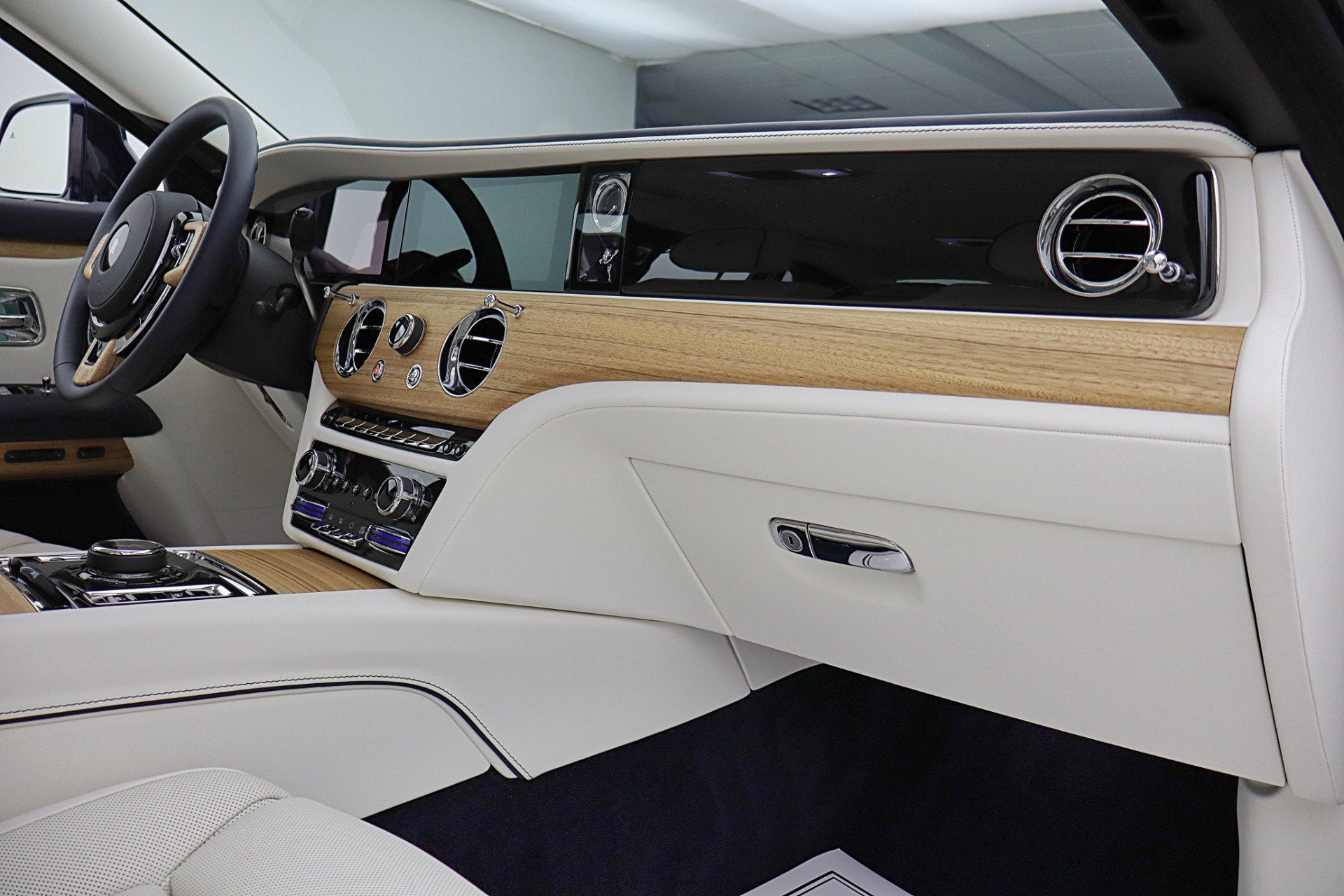 2025 Rolls-Royce Ghost /LEASE OPTIONS AVAILABLE