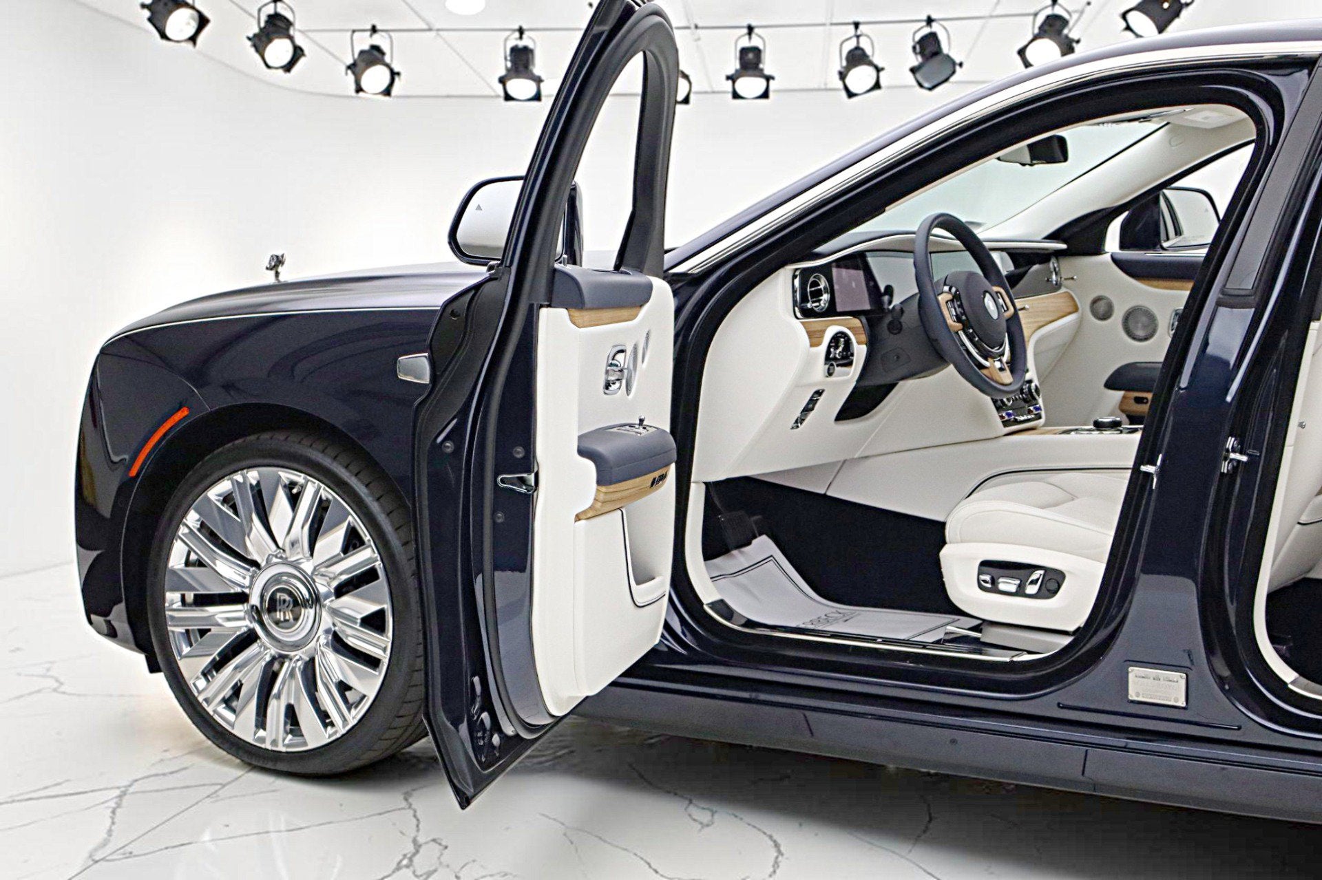 2025 Rolls-Royce Ghost /LEASE OPTIONS AVAILABLE