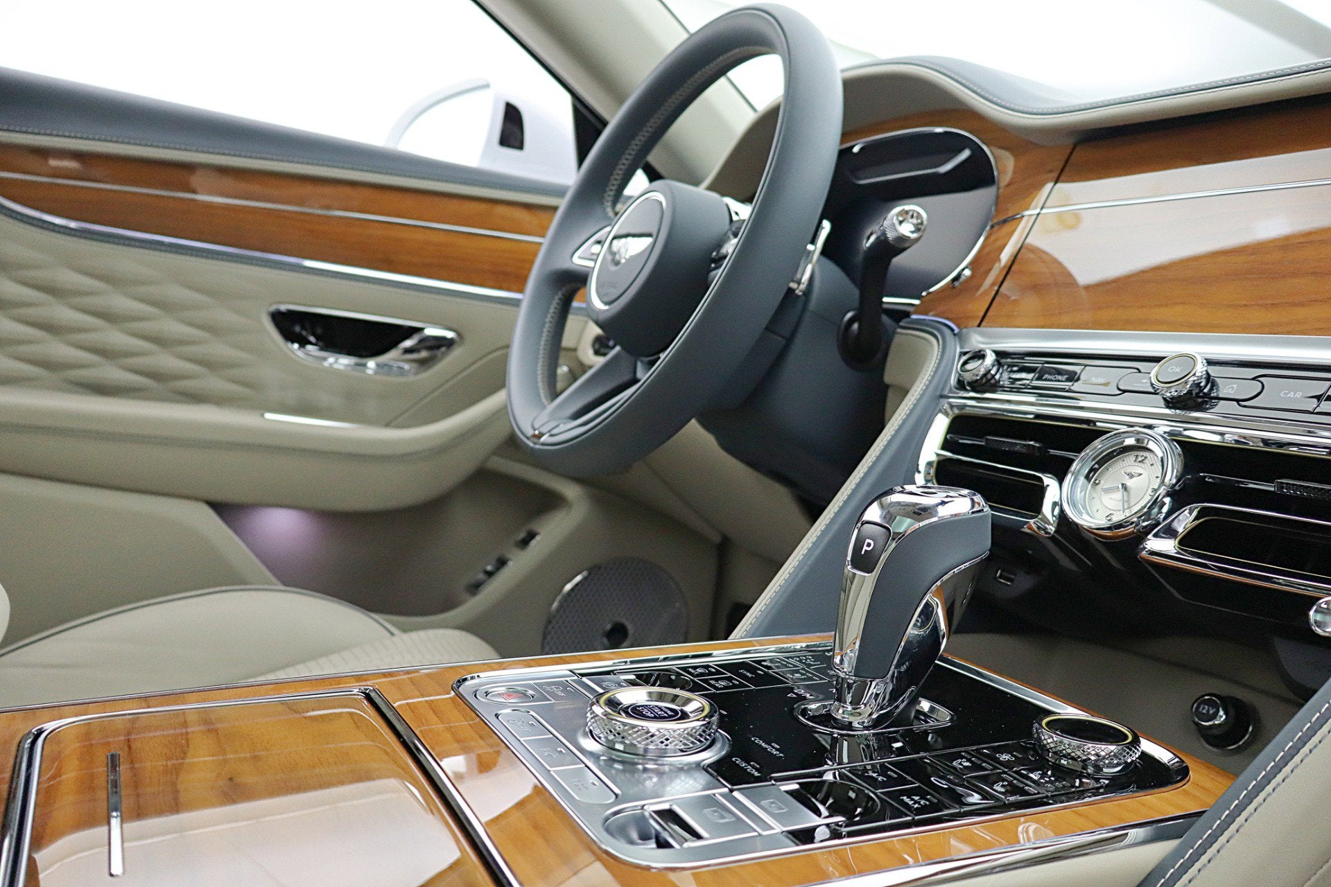 2023 Bentley Flying Spur Azure V8/LEASE OPTIONS AVAILABLE