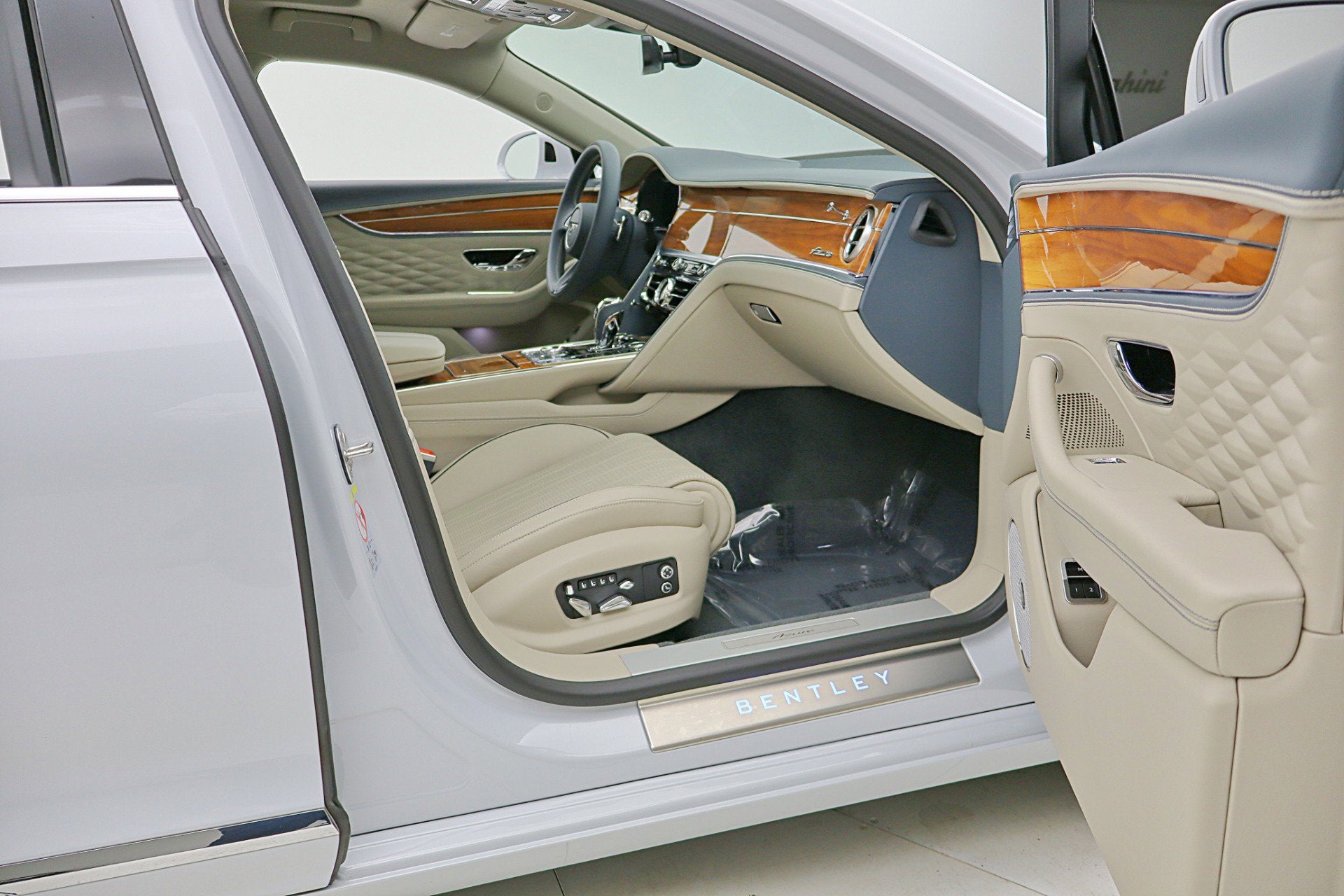 2023 Bentley Flying Spur Azure V8/LEASE OPTIONS AVAILABLE