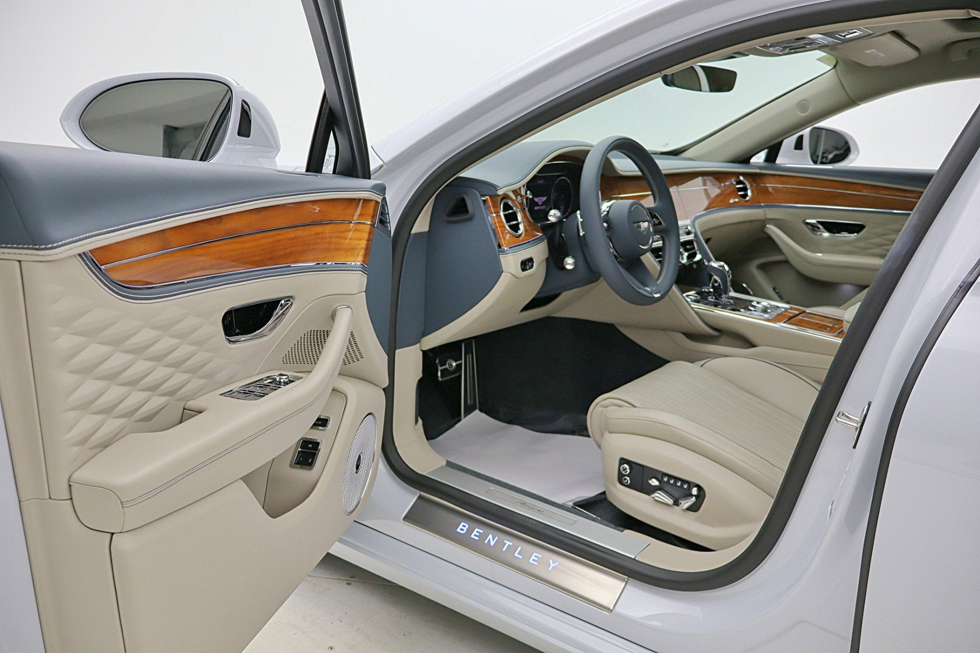 2023 Bentley Flying Spur Azure V8/LEASE OPTIONS AVAILABLE