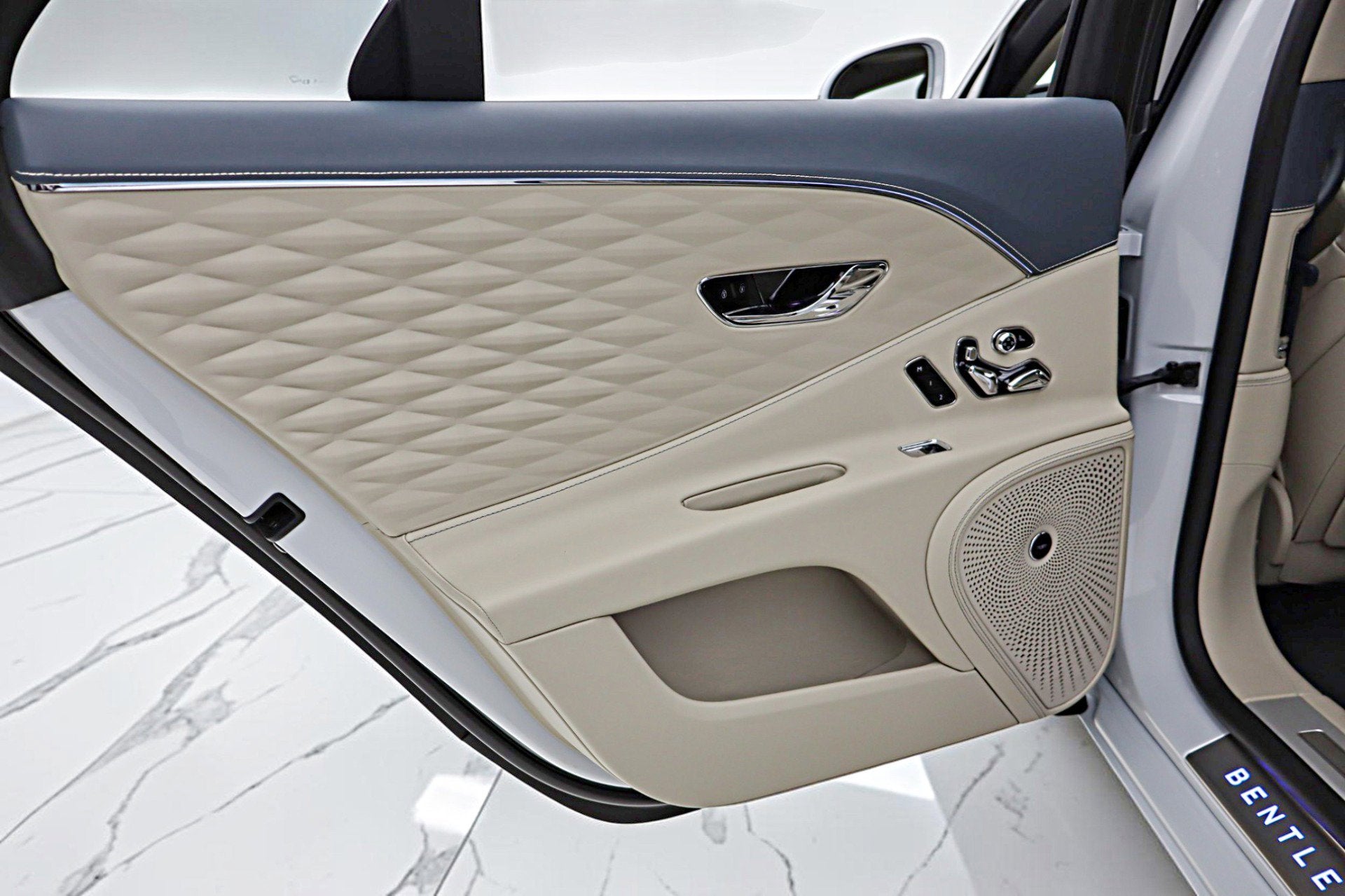 2023 Bentley Flying Spur Azure V8/LEASE OPTIONS AVAILABLE