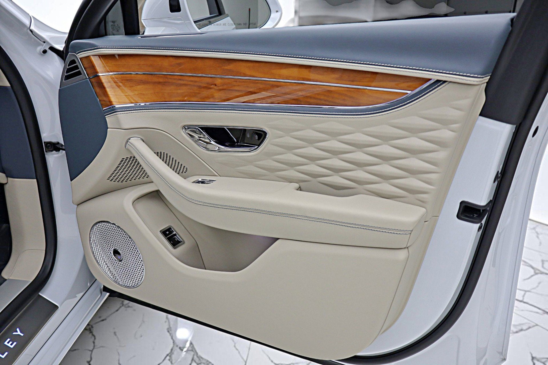 2023 Bentley Flying Spur Azure V8/LEASE OPTIONS AVAILABLE