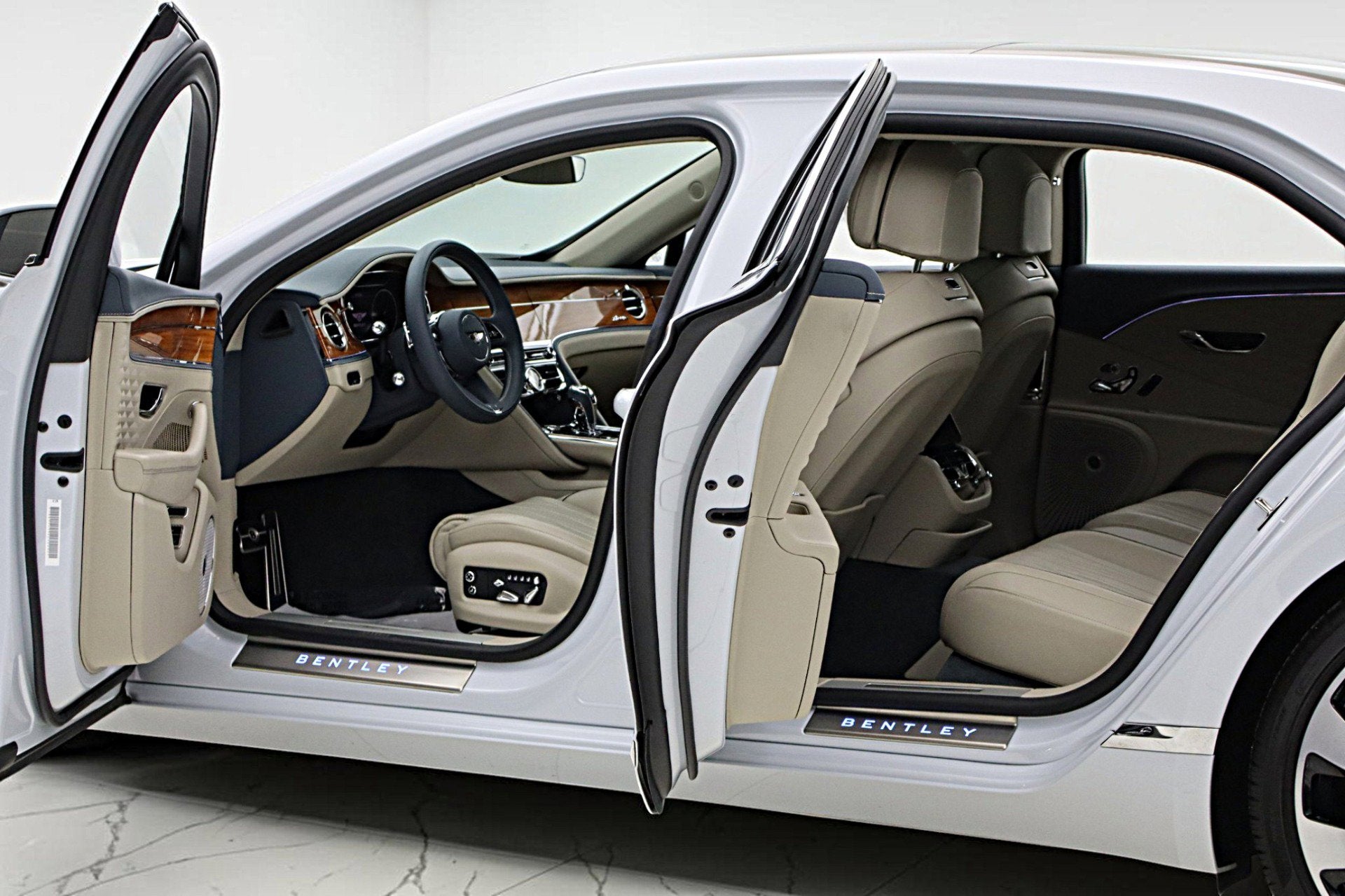 2023 Bentley Flying Spur Azure V8/LEASE OPTIONS AVAILABLE