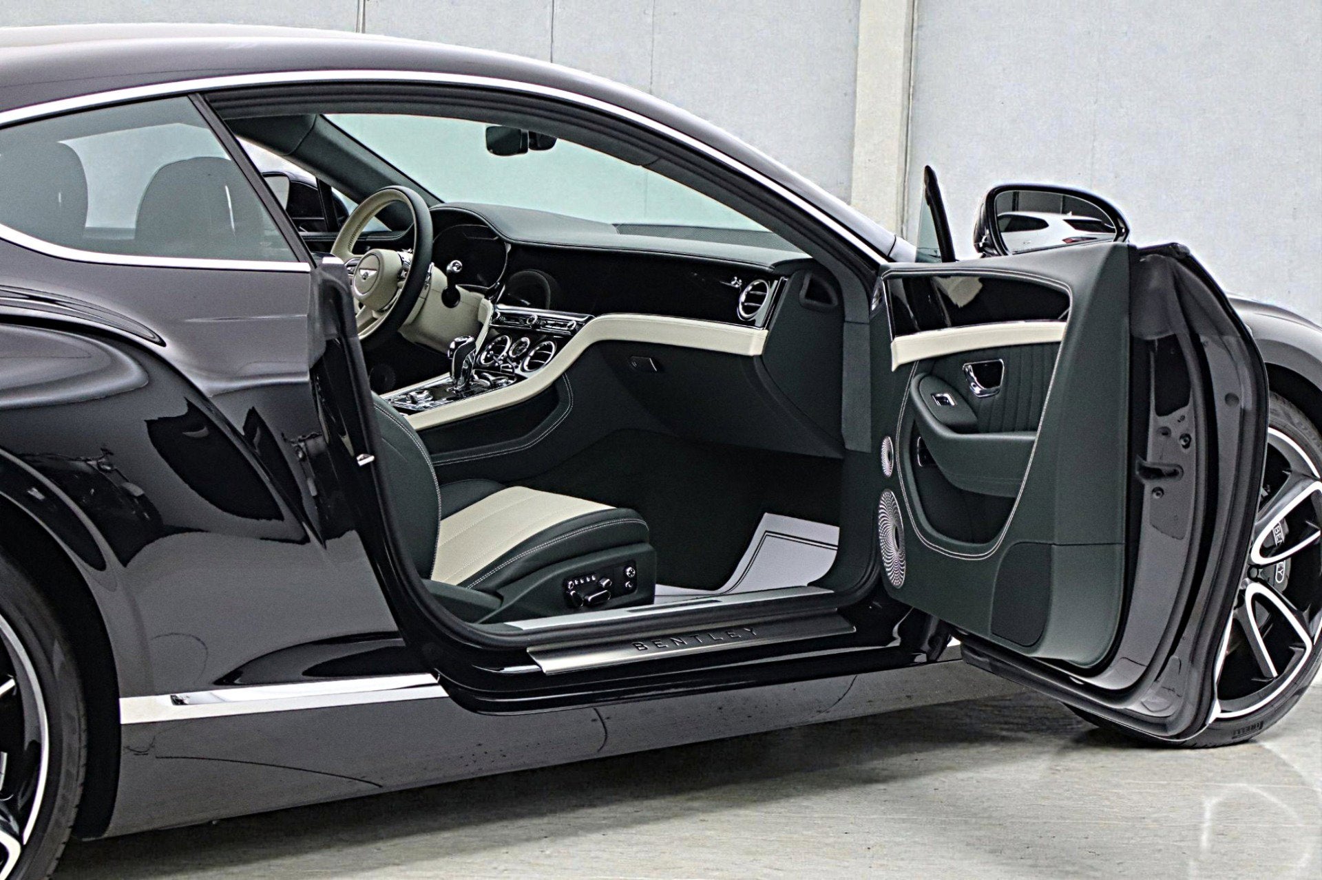 2024 Bentley Continental GT V8/LEASE OPTION AVAILABLE