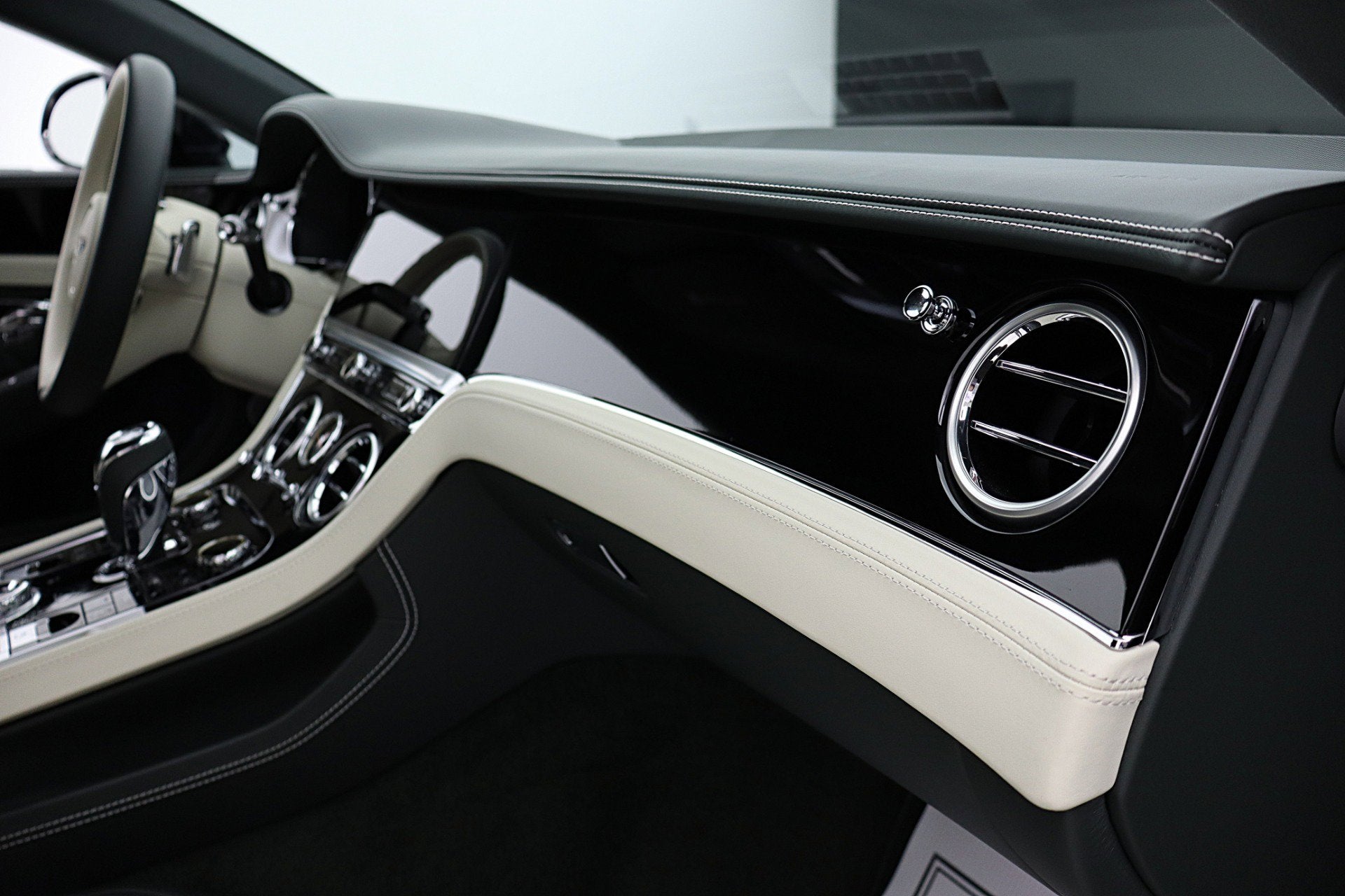 2024 Bentley Continental GT V8/LEASE OPTION AVAILABLE