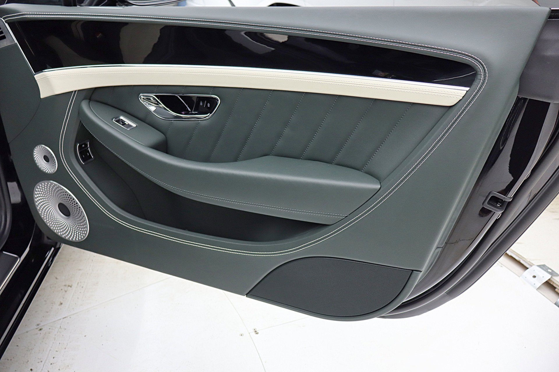 2024 Bentley Continental GT V8/LEASE OPTION AVAILABLE