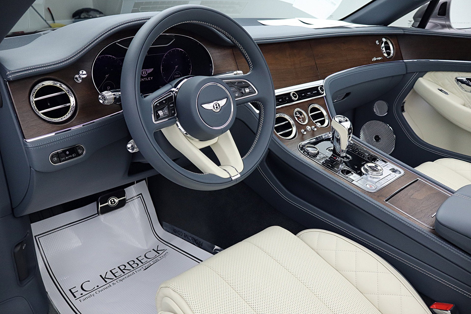 2023 Bentley Continental GTC Azure V8/LEASE OPTIONS AVAILABLE