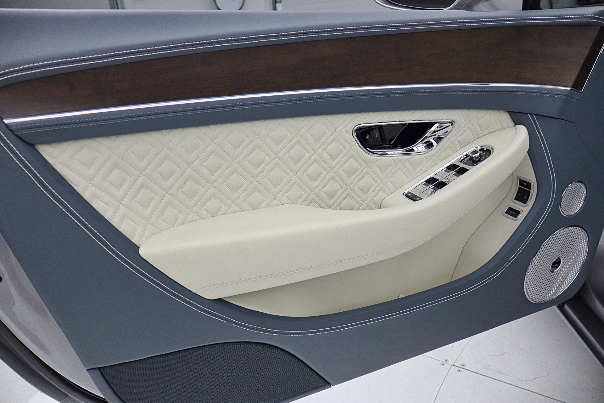 2023 Bentley Continental GTC Azure V8/LEASE OPTIONS AVAILABLE