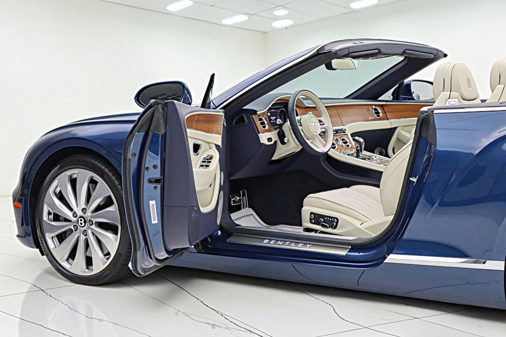 2024 Bentley Continental GTC Azure V8/LEASE OPTIONS AVAILABLE