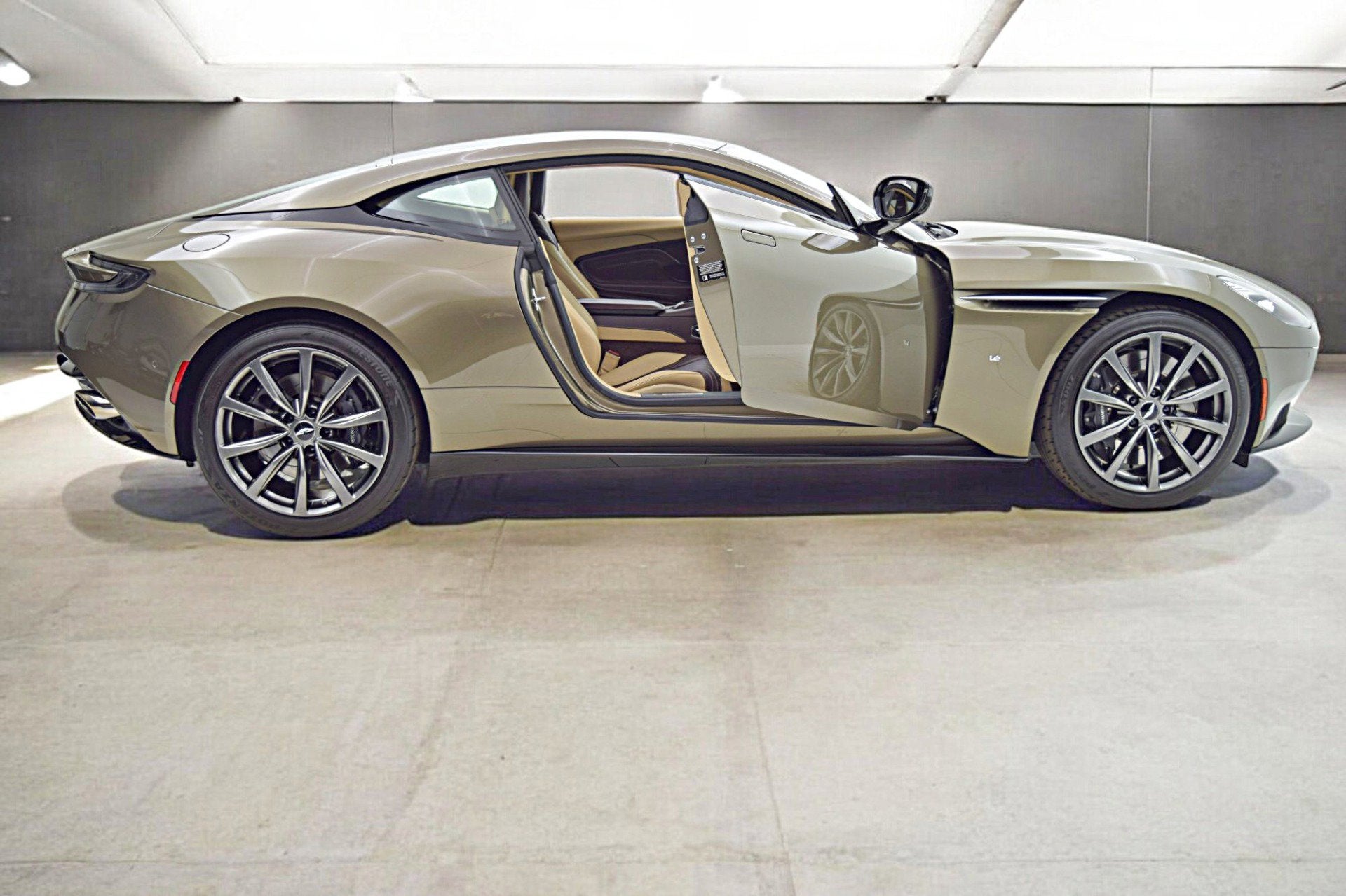 2018 Aston Martin DB11 V12