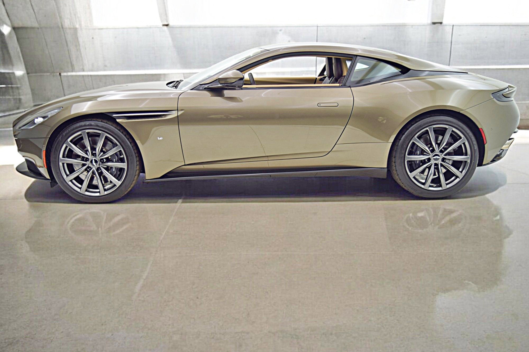 2018 Aston Martin DB11 V12