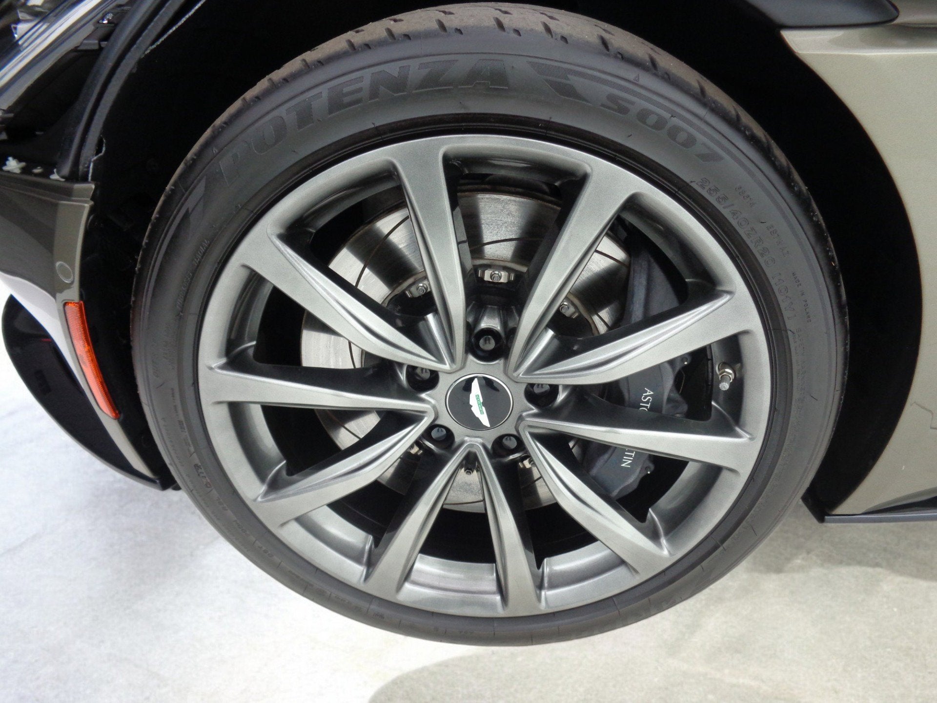 2018 Aston Martin DB11 V12