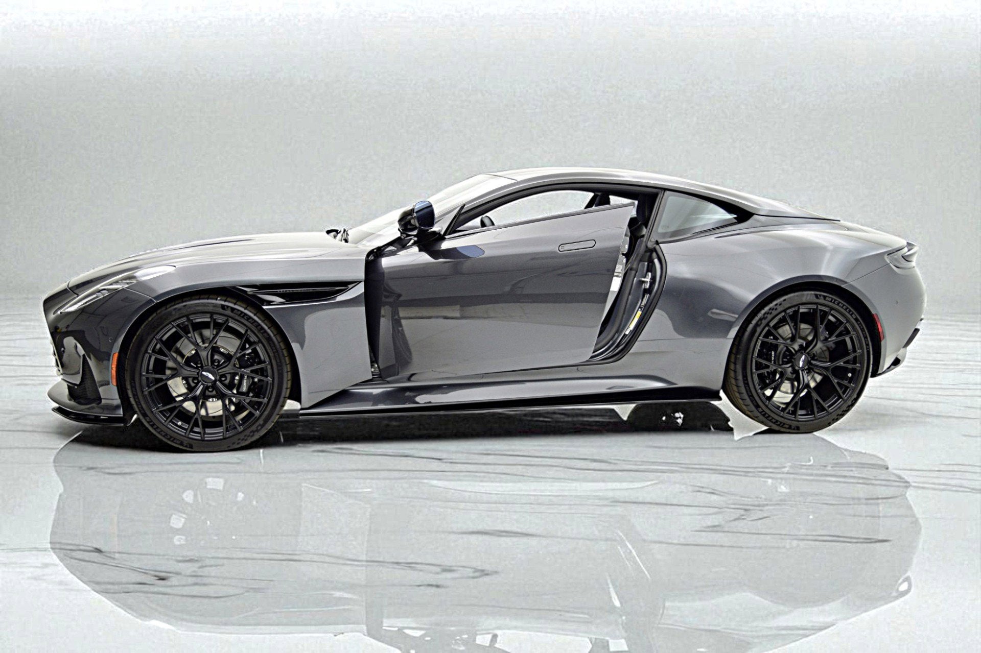 2024 Aston Martin DB12 NA