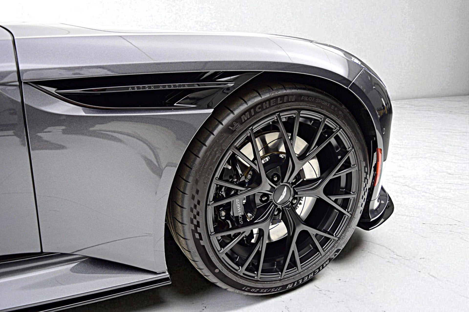 2024 Aston Martin DB12 NA