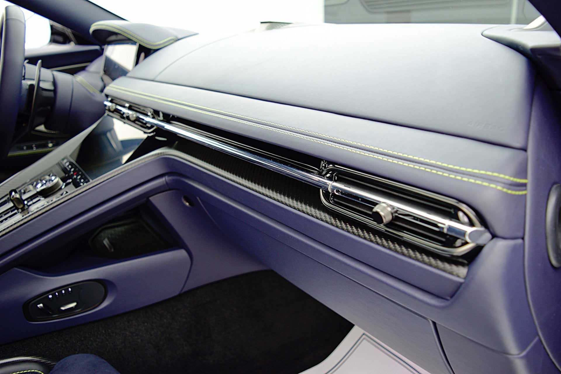 2024 Aston Martin DB12 NA