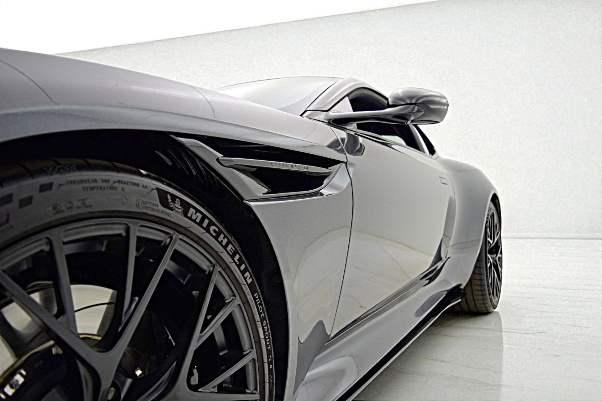 2024 Aston Martin DB12 NA