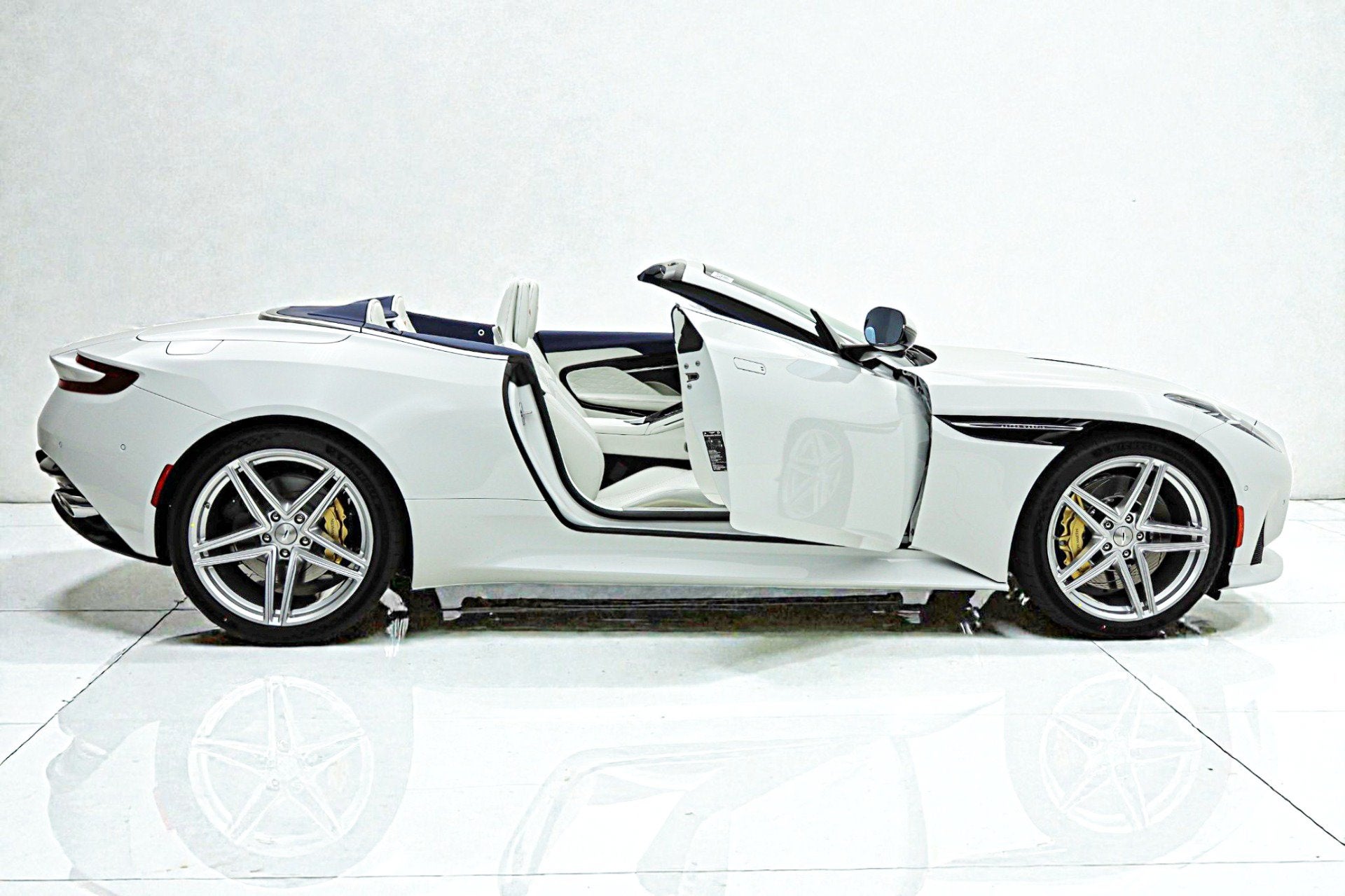 2026 Aston Martin DB12 Volante