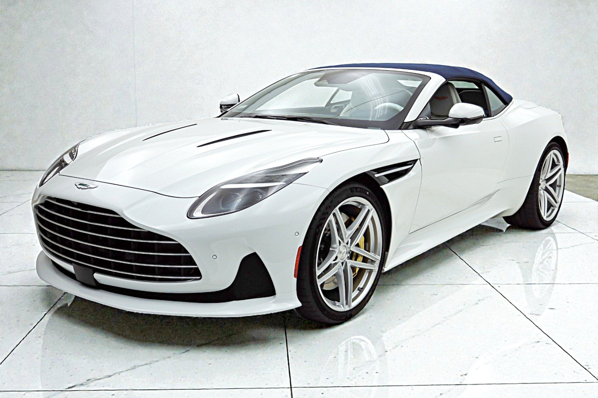 2026 Aston Martin DB12 Volante