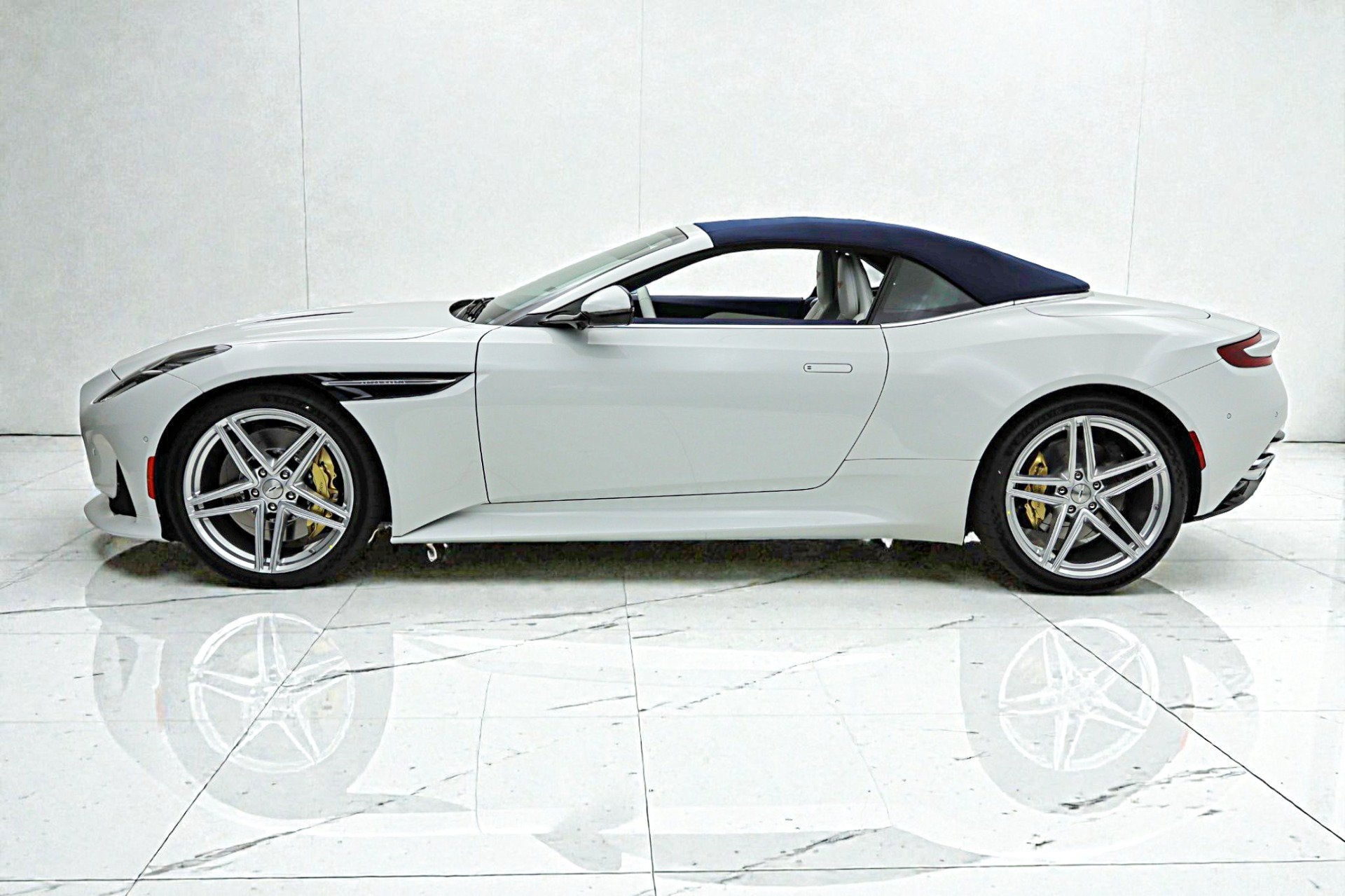 2026 Aston Martin DB12 Volante