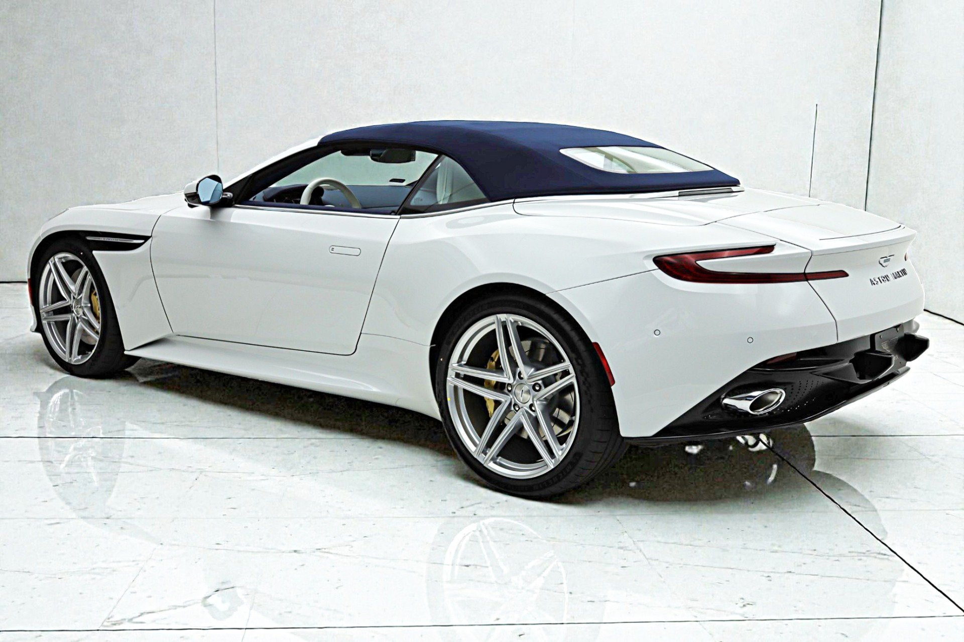 2026 Aston Martin DB12 Volante