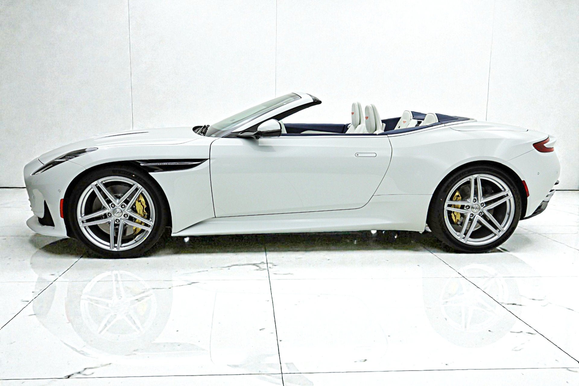 2026 Aston Martin DB12 Volante