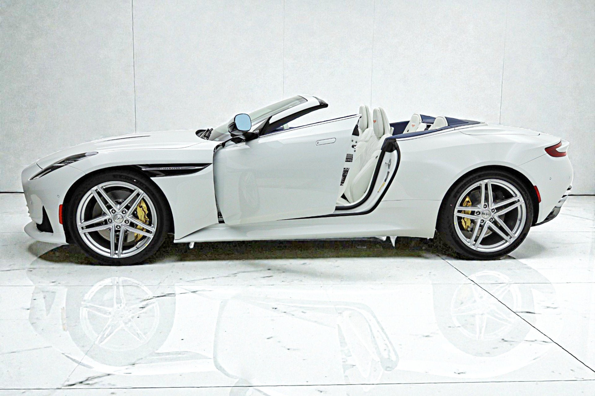 2026 Aston Martin DB12 Volante