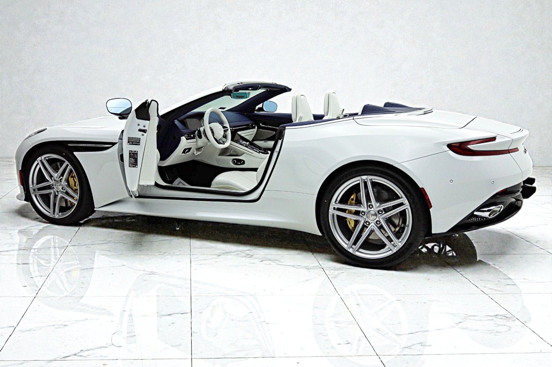 2026 Aston Martin DB12 Volante