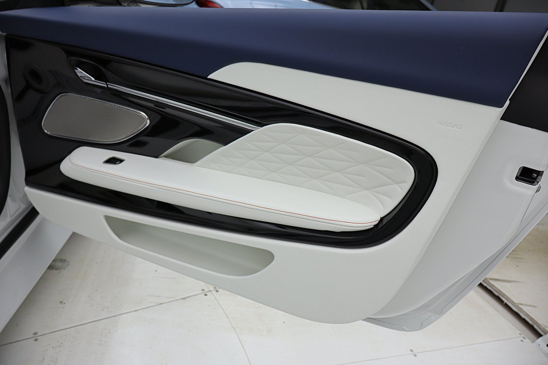 2026 Aston Martin DB12 Volante