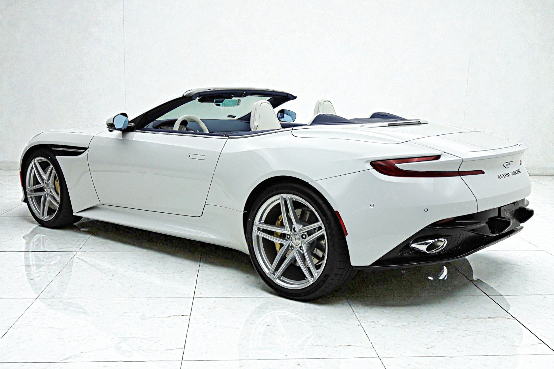 2026 Aston Martin DB12 Volante
