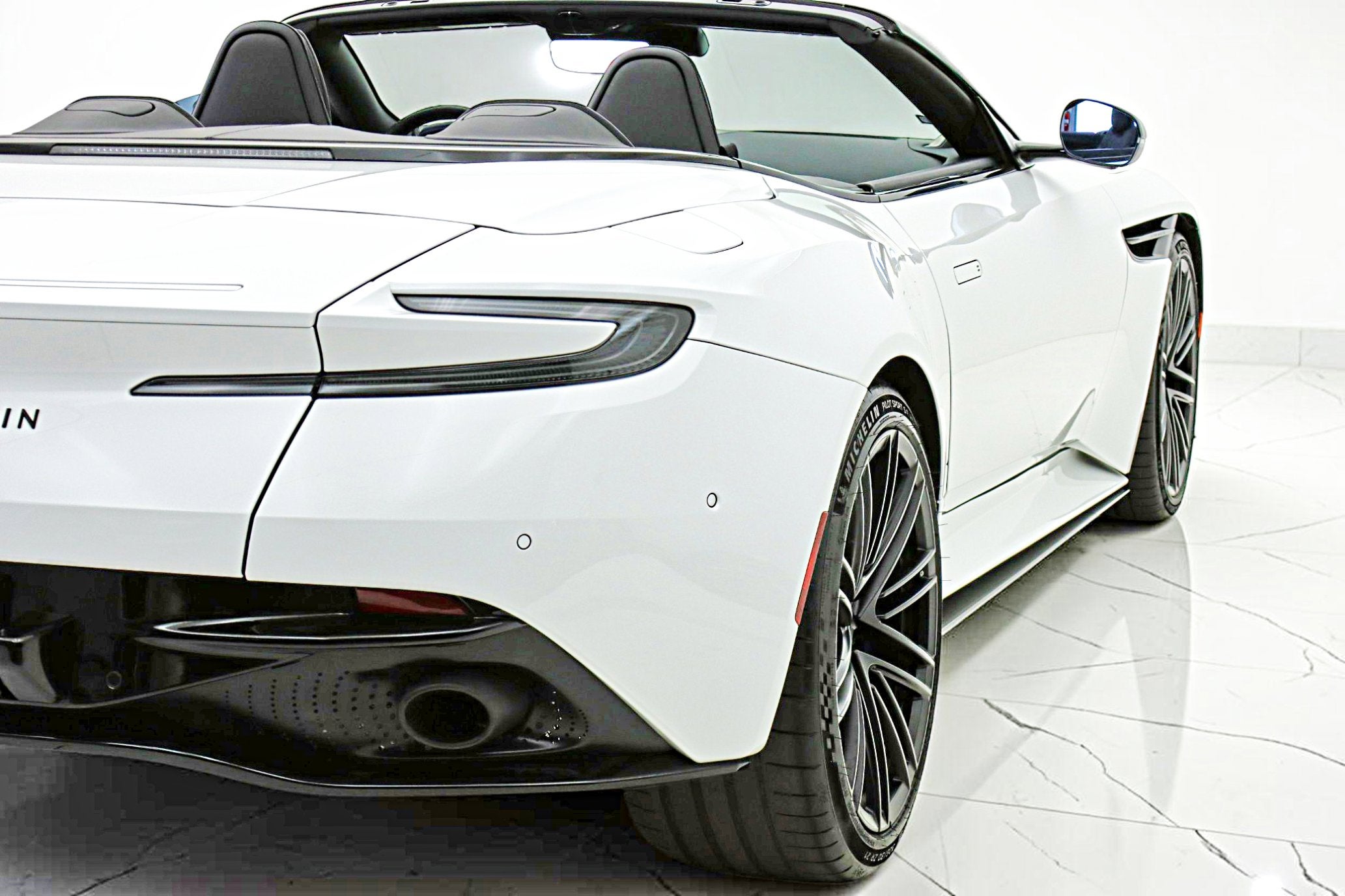2024 Aston Martin DB12 Volante