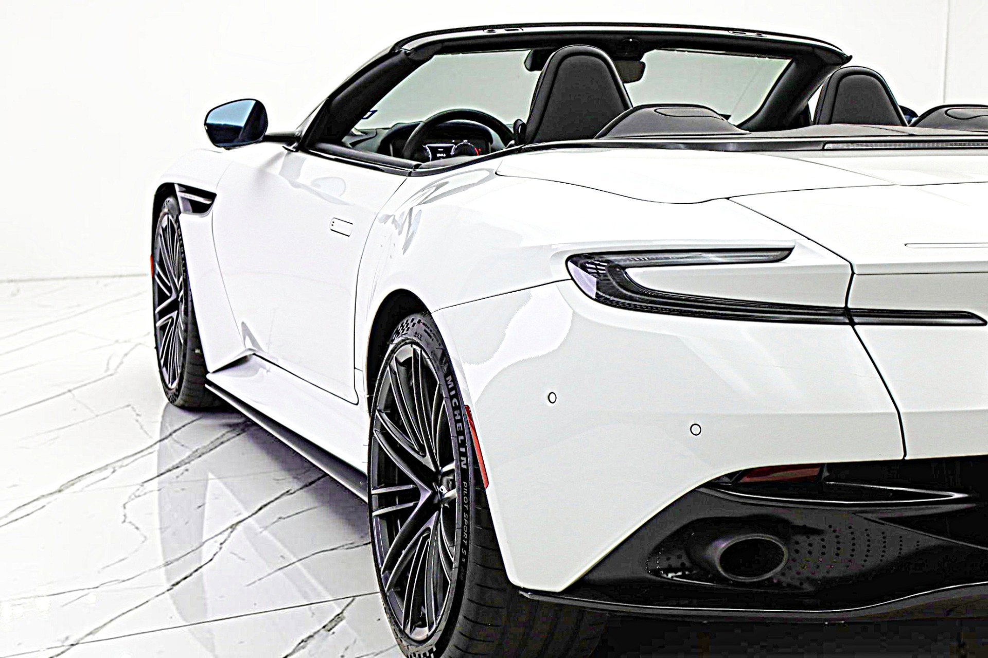 2024 Aston Martin DB12 Volante