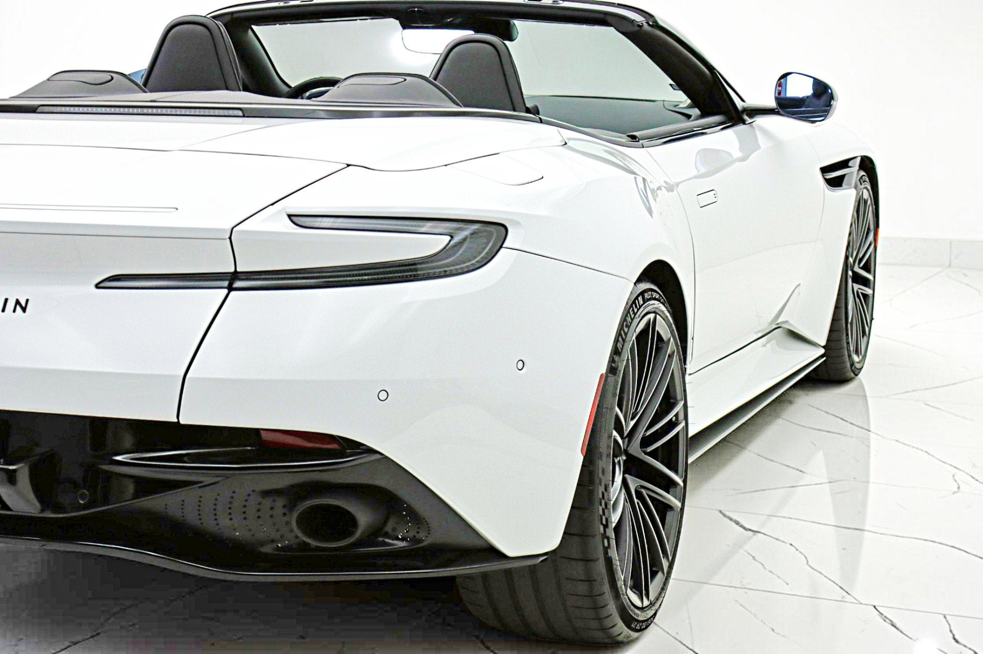 2024 Aston Martin DB12 Volante