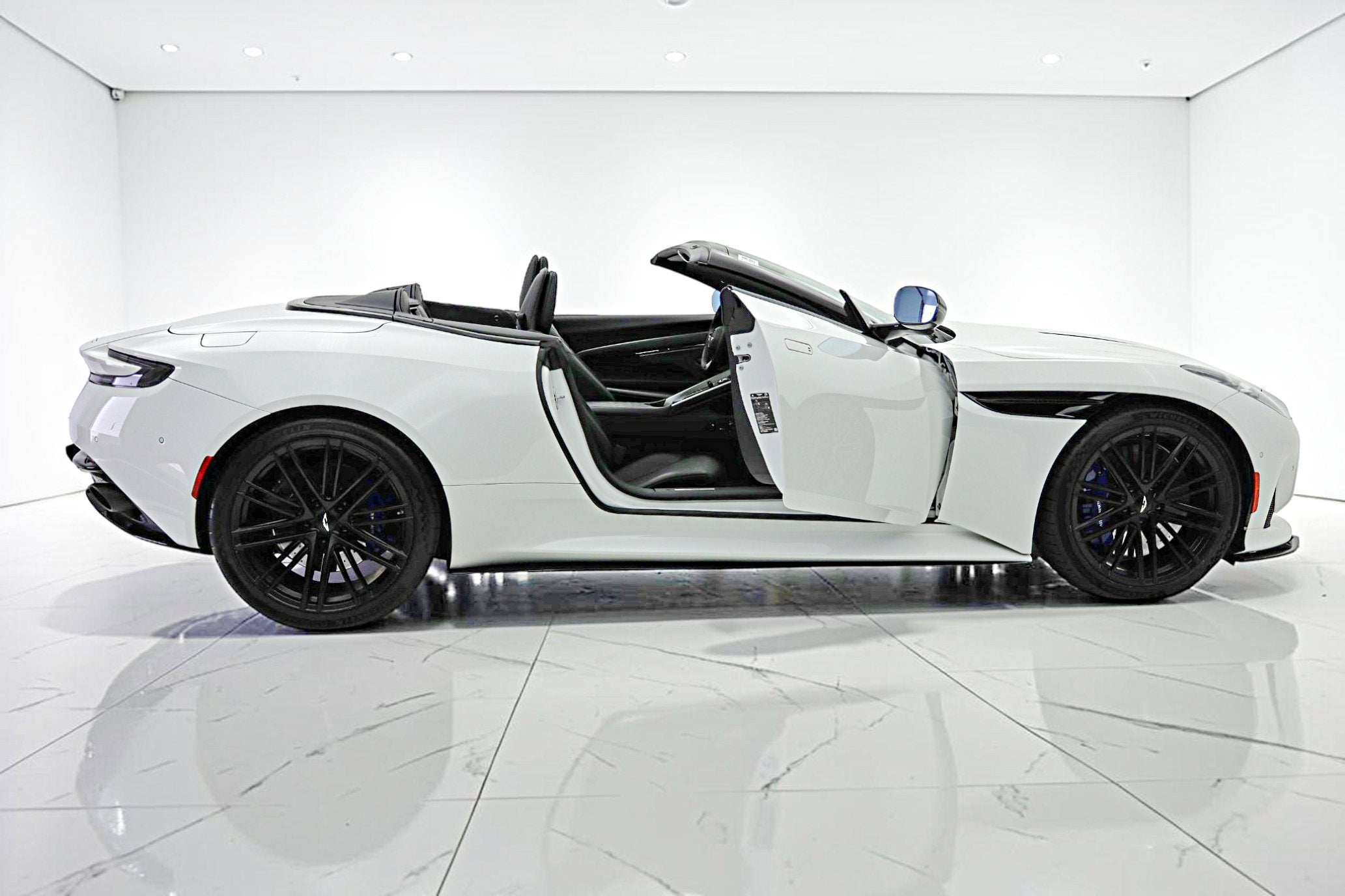 2024 Aston Martin DB12 Volante