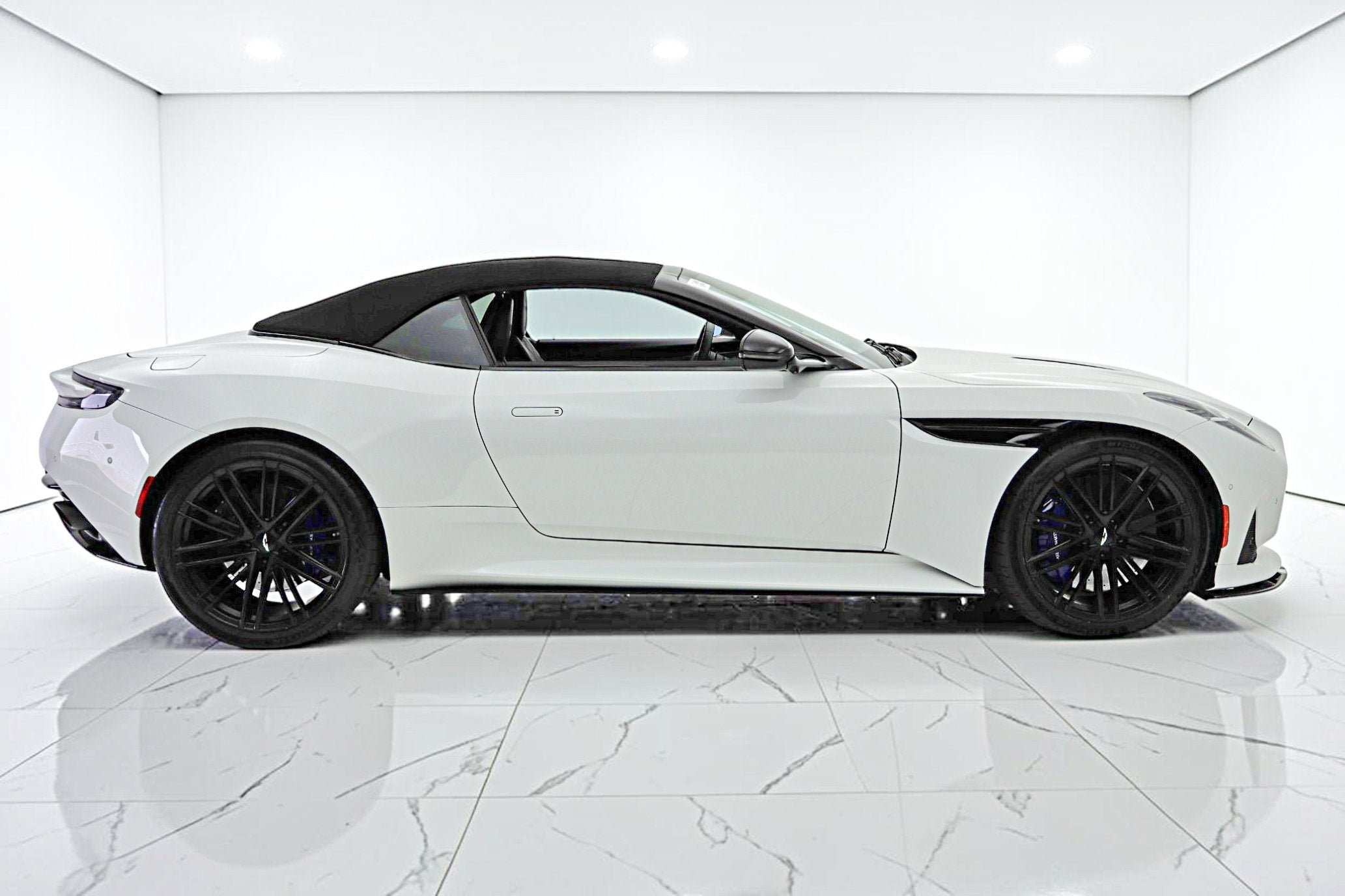 2024 Aston Martin DB12 Volante