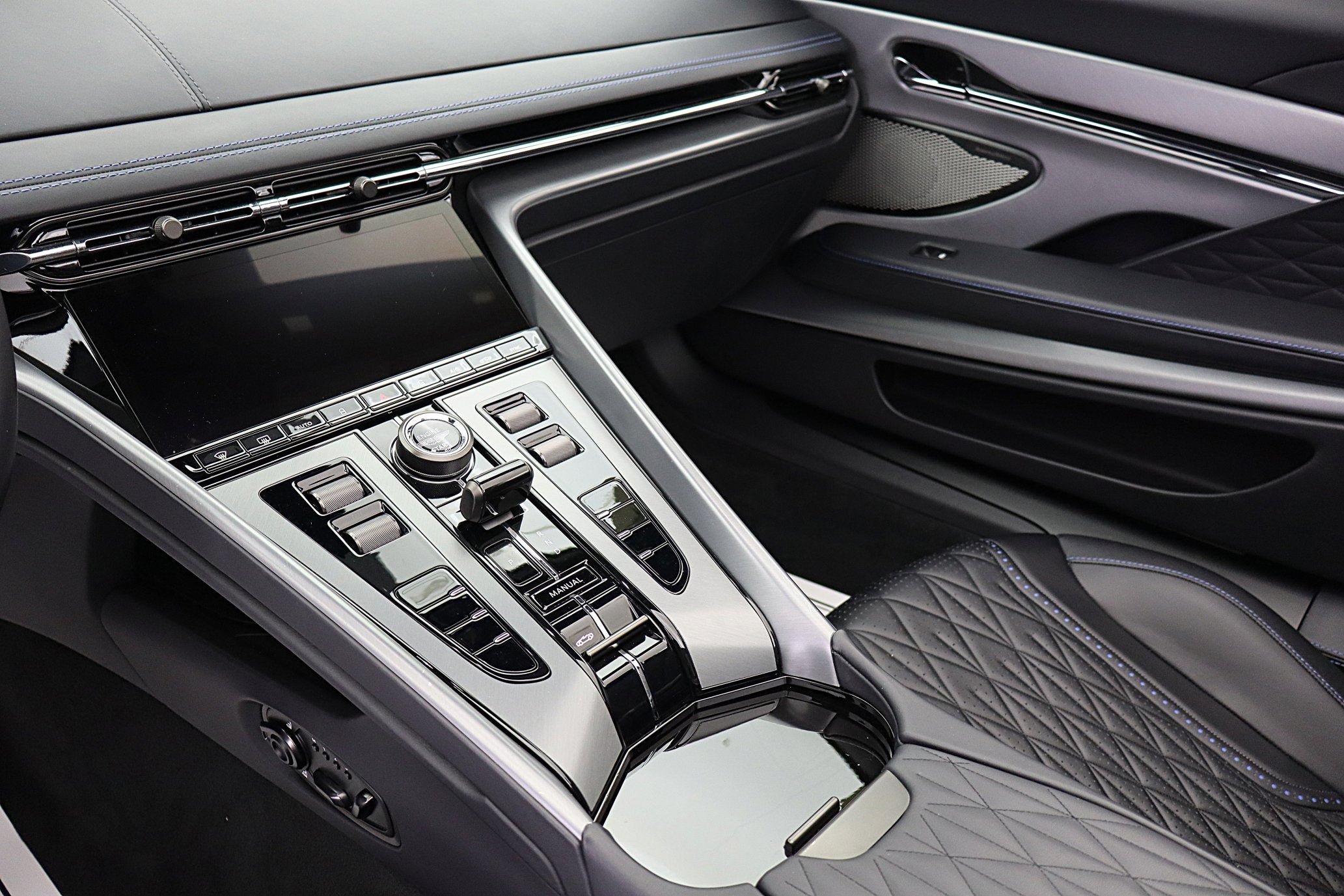 2024 Aston Martin DB12 Volante