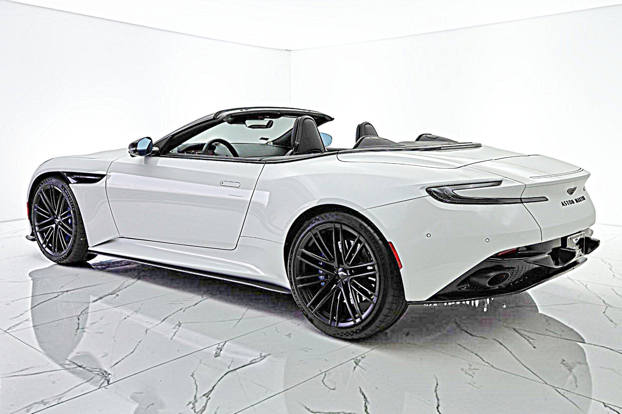 2024 Aston Martin DB12 Volante