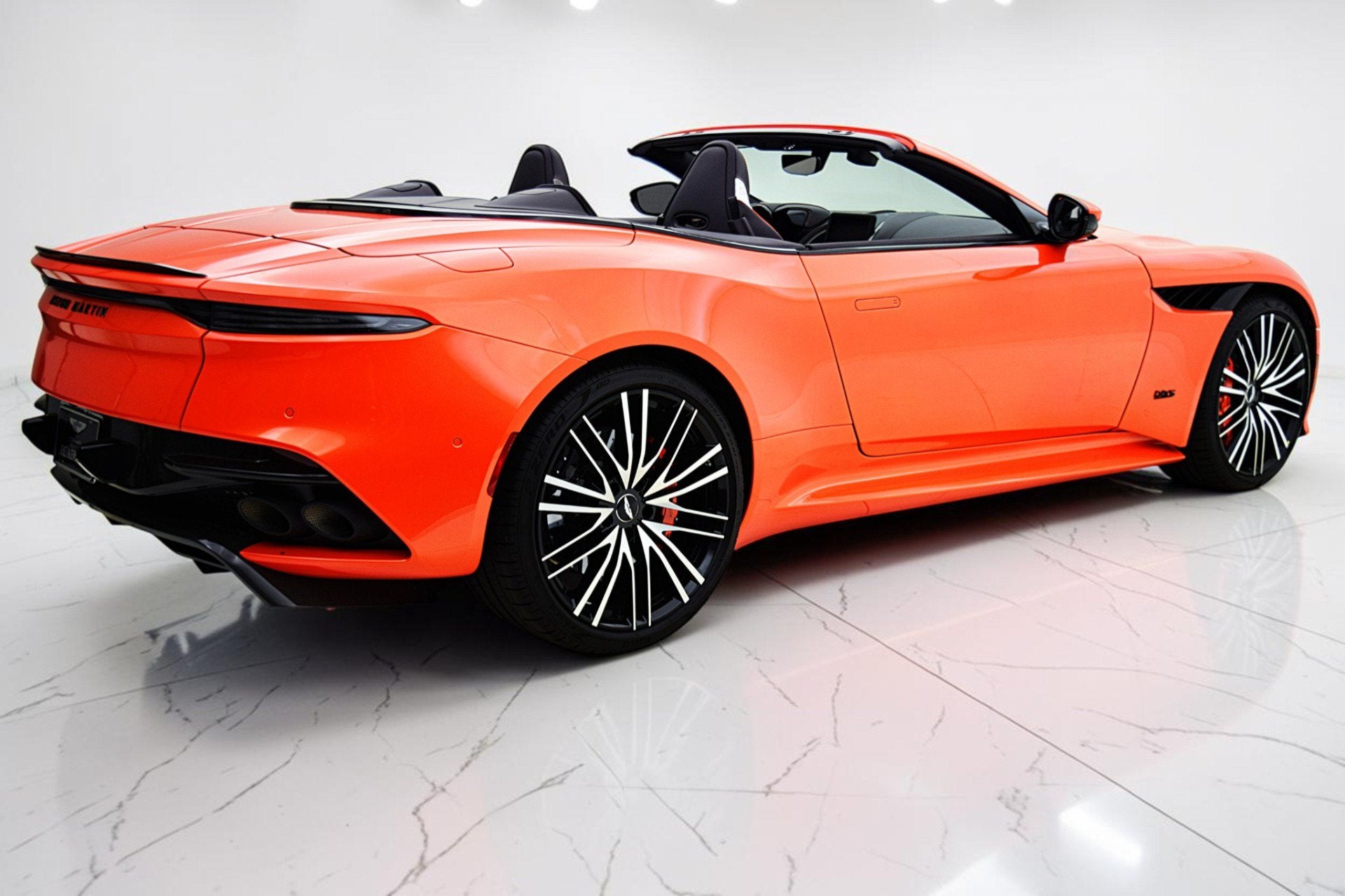2023 Aston Martin DBS Volante