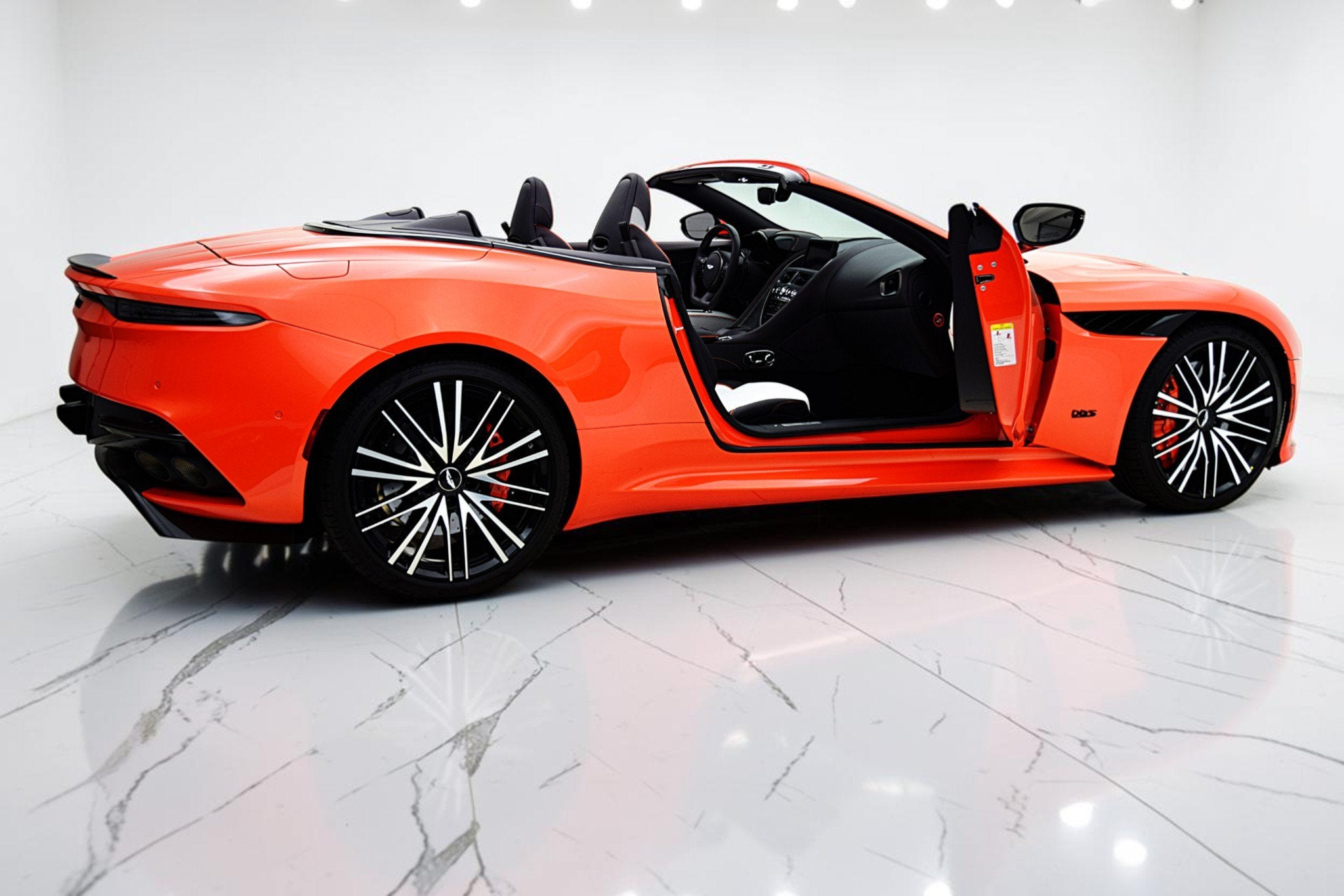 2023 Aston Martin DBS Volante