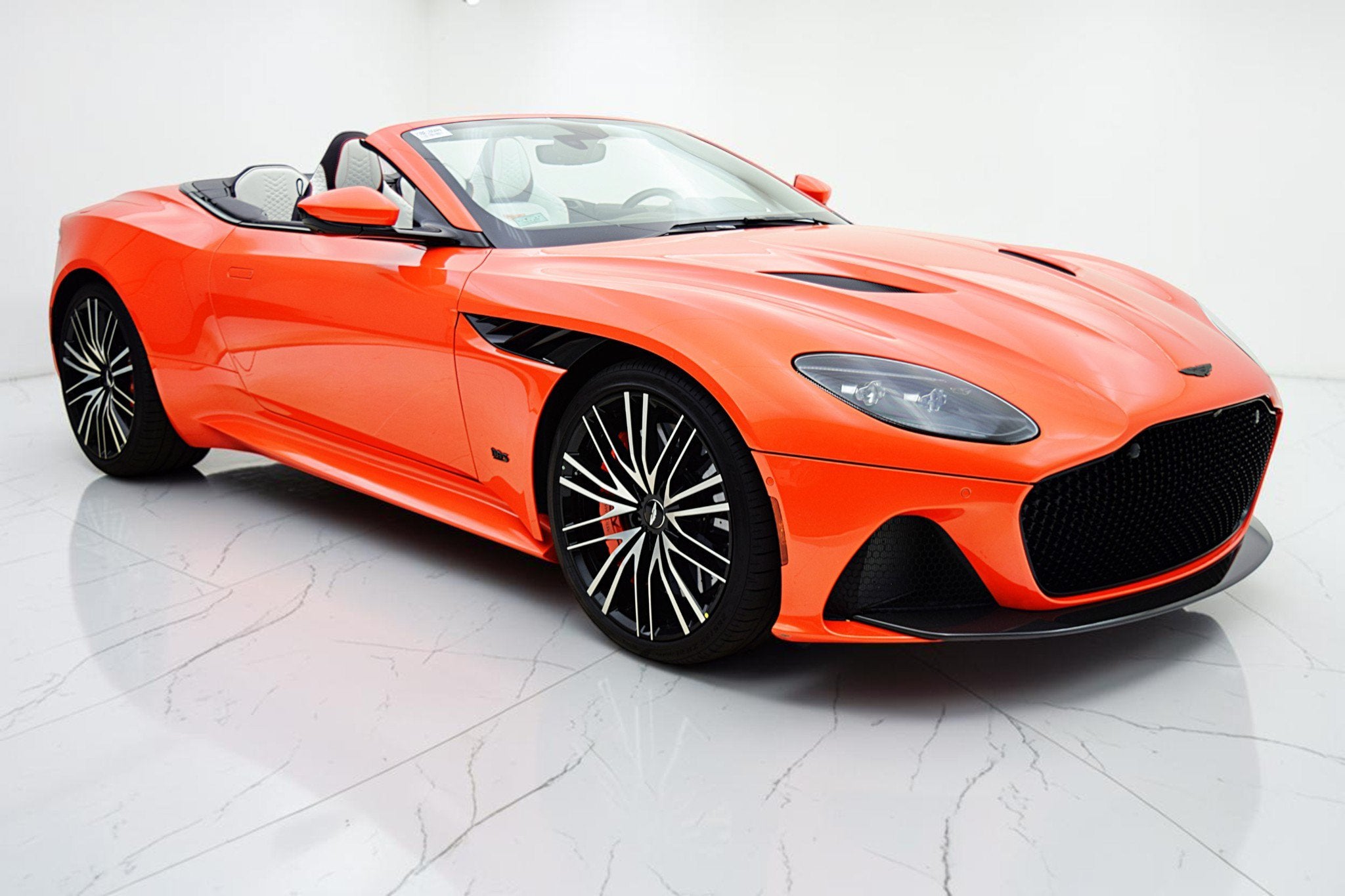 2023 Aston Martin DBS Volante