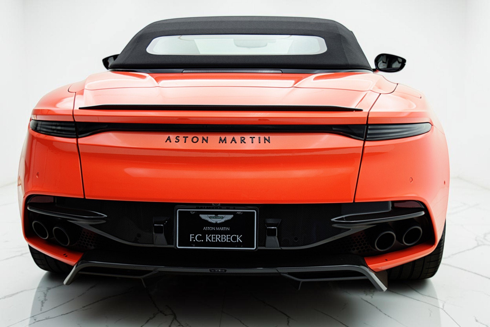 2023 Aston Martin DBS Volante