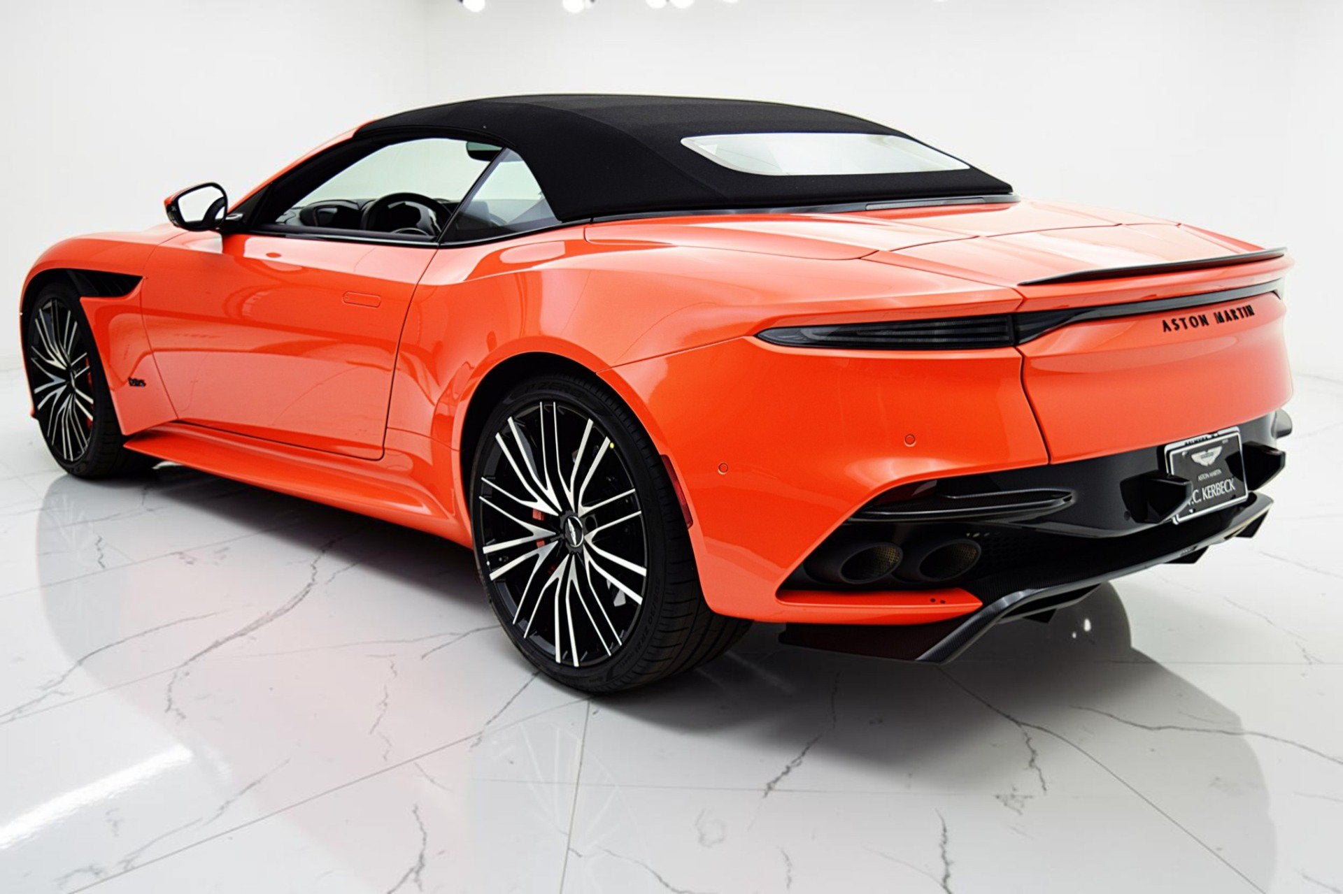 2023 Aston Martin DBS Volante