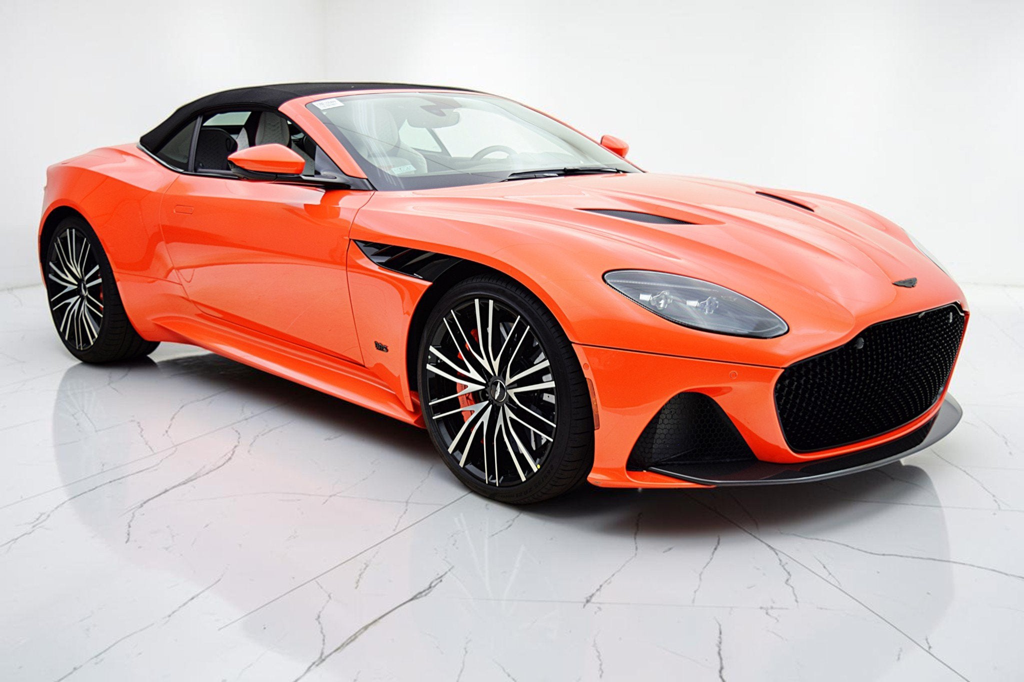 2023 Aston Martin DBS Volante