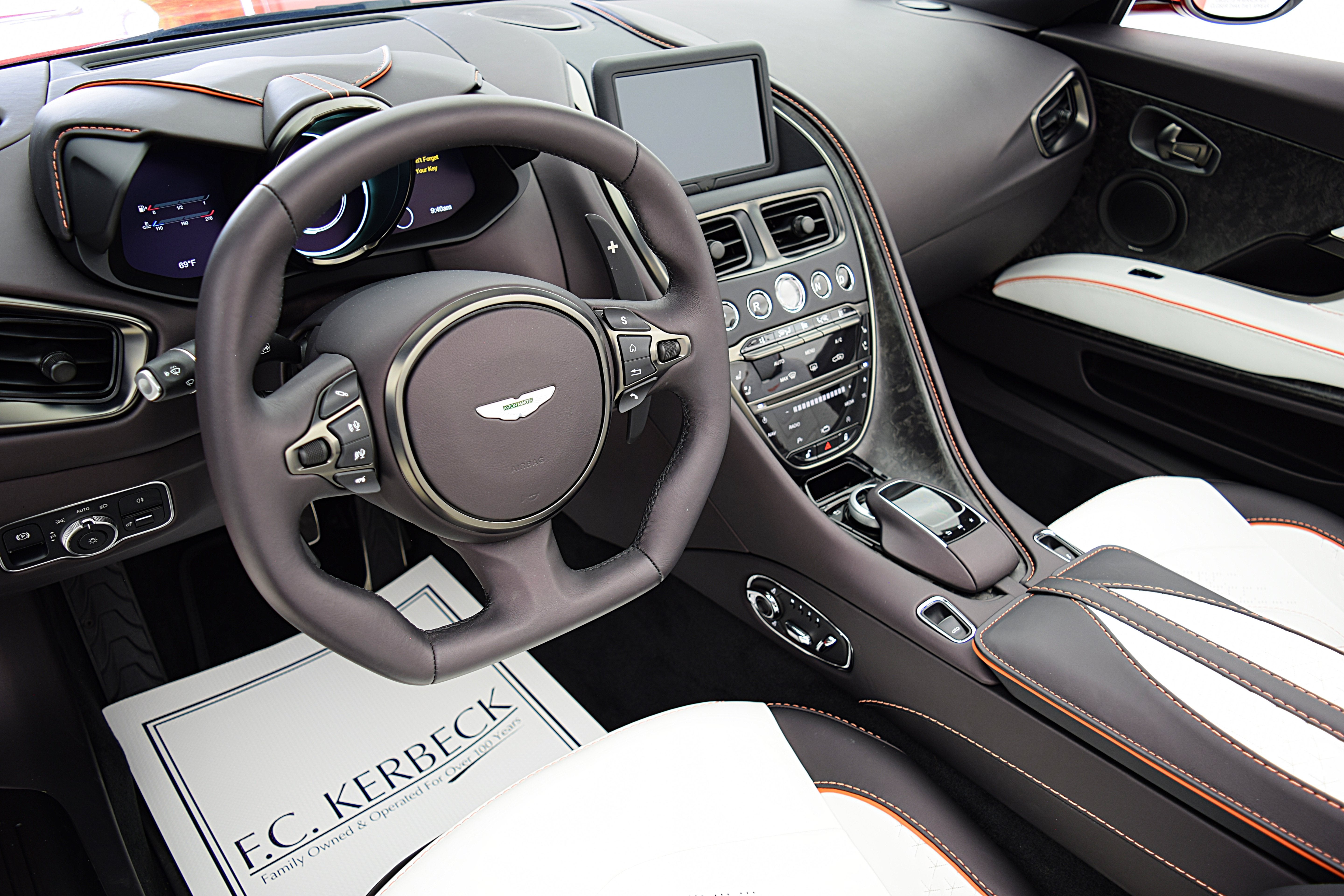 2023 Aston Martin DBS Volante