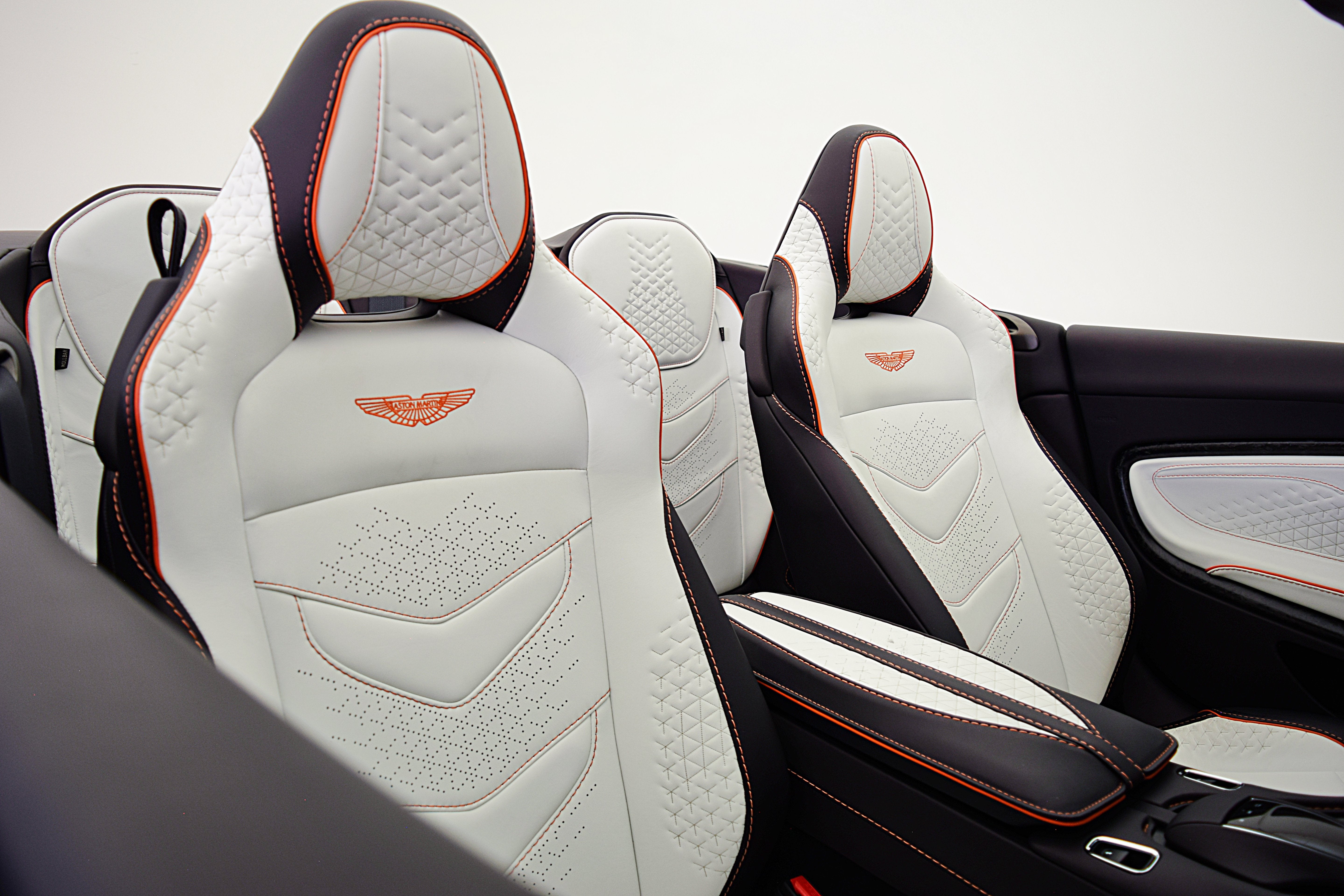 2023 Aston Martin DBS Volante
