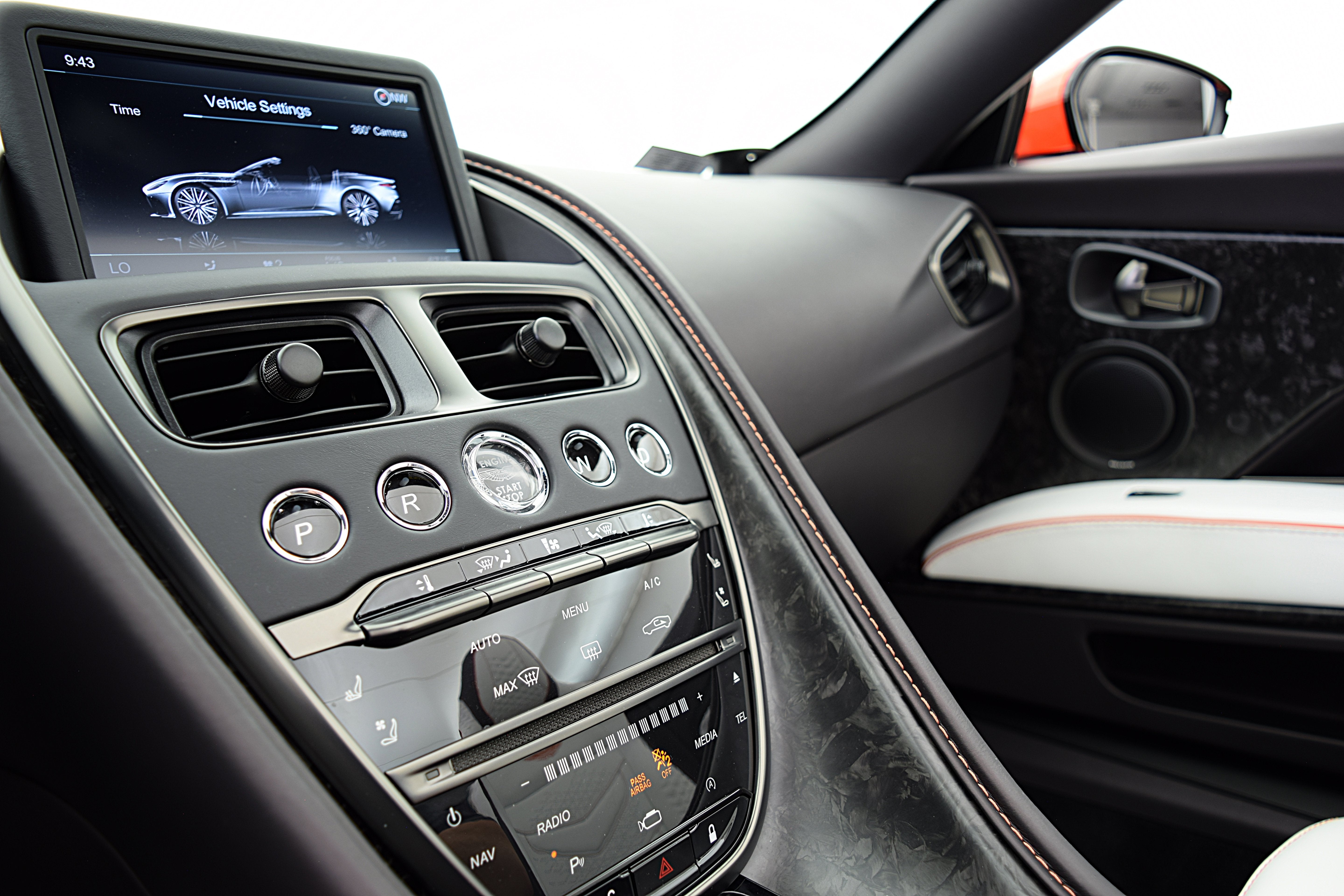 2023 Aston Martin DBS Volante
