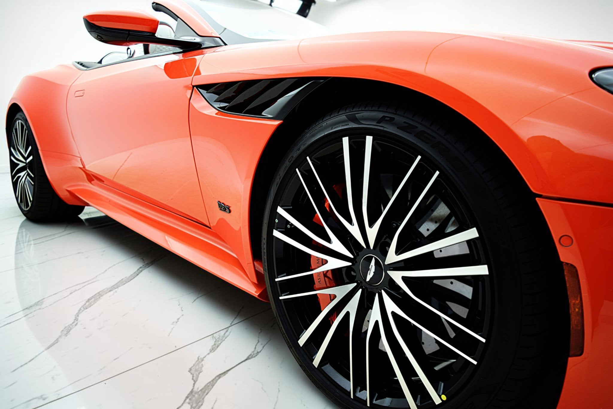2023 Aston Martin DBS Volante